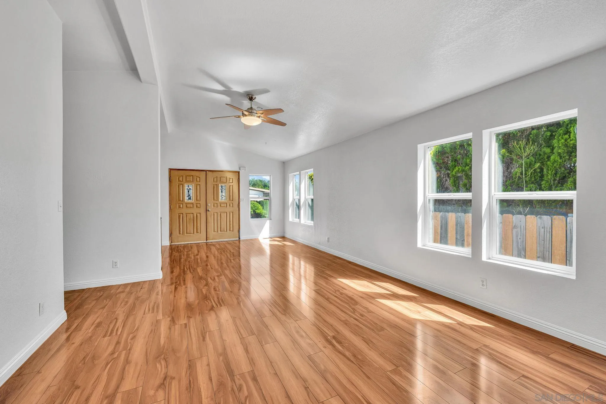 https://cdn.realtyfeed.com/cdn/127/260015684/2db8b2b87ae6b54db1e5b4417ced267b.webp