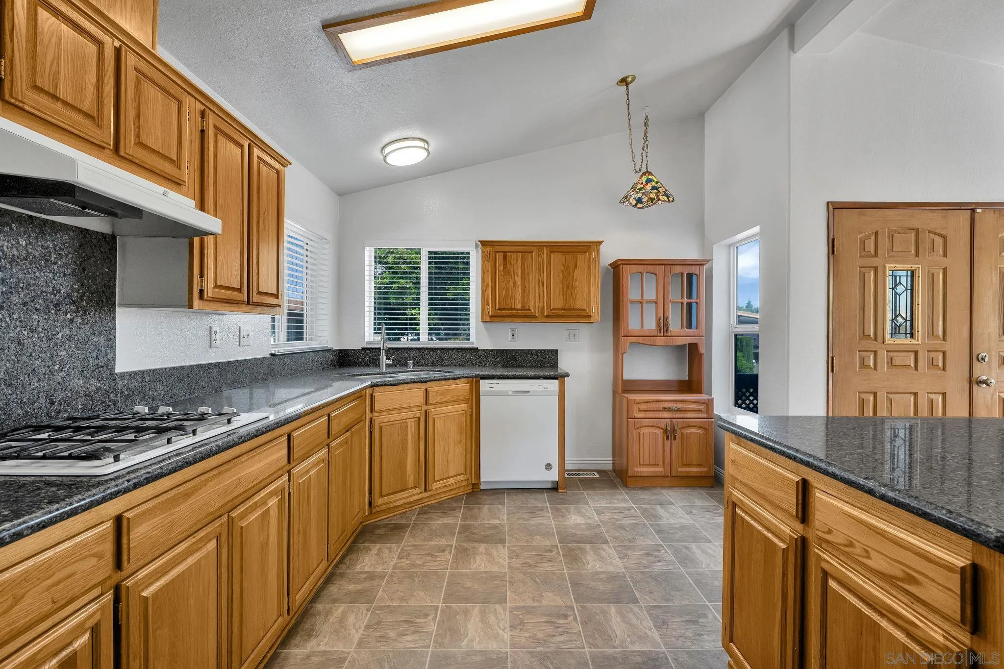 https://cdn.realtyfeed.com/cdn/127/260015684/bc1c80739b2429fe16faa64755ec0795.webp