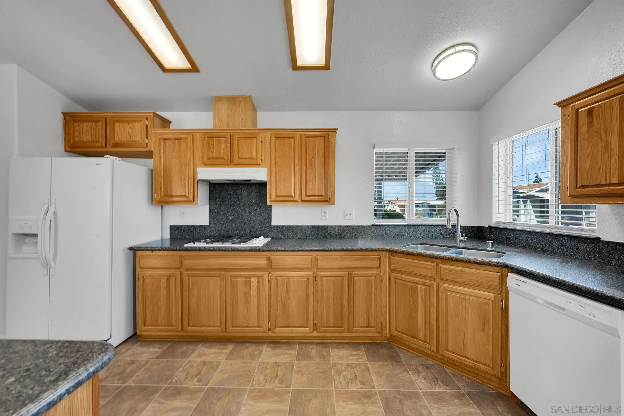 https://cdn.realtyfeed.com/cdn/127/260015684/be4d51ab58ae76618bd7c097d94782ee.webp