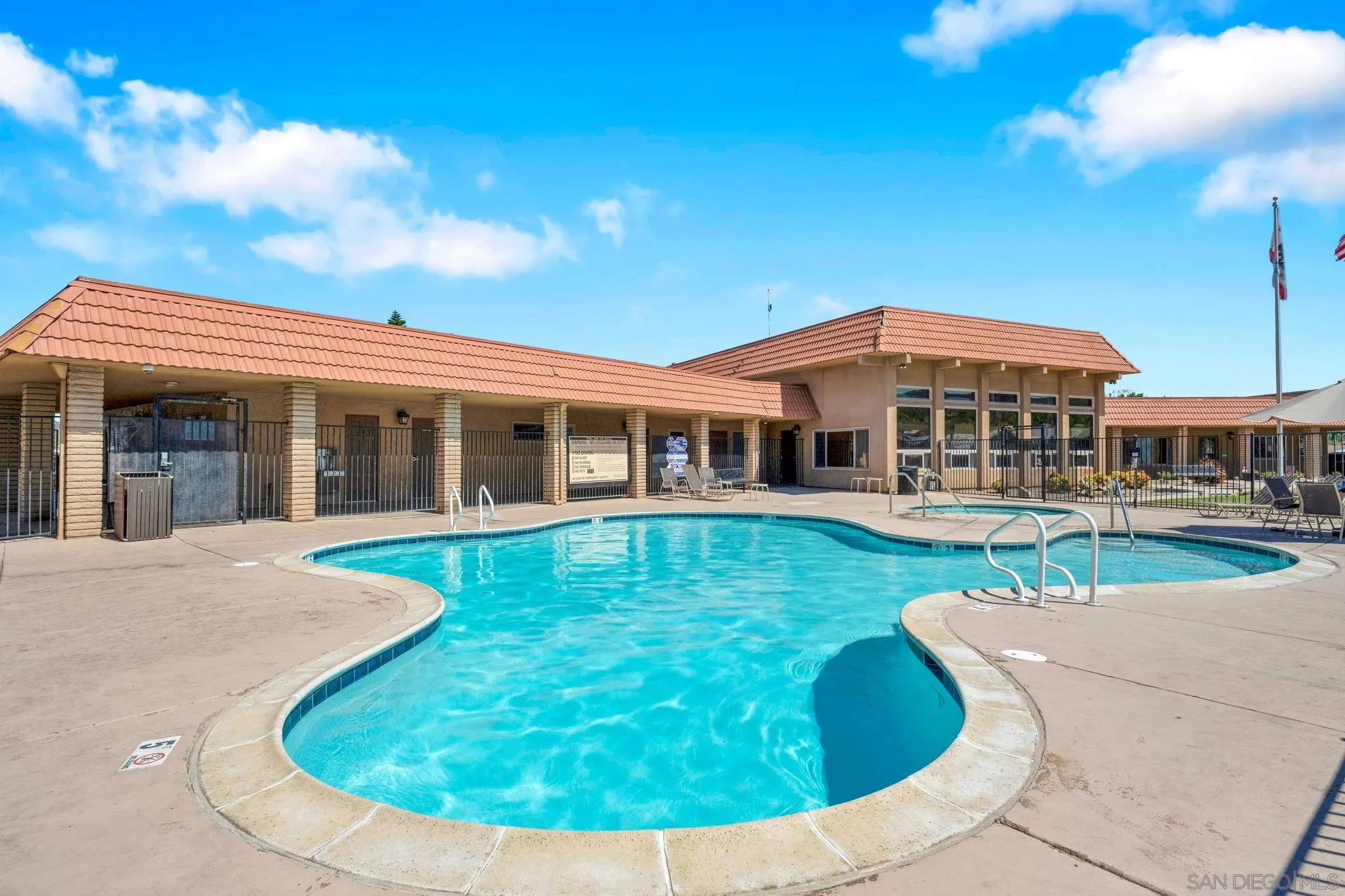 https://cdn.realtyfeed.com/cdn/127/260015684/f1751e1f2b3ad0500ae3032dd72c87f5.webp