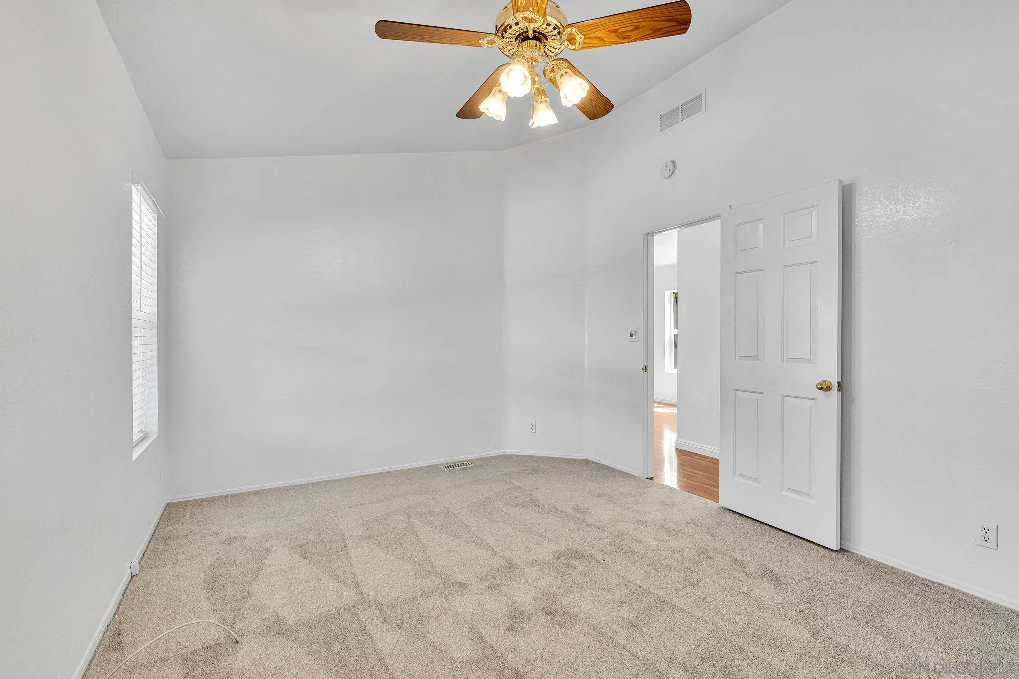 https://cdn.realtyfeed.com/cdn/127/260015684/f37485c42d53813042c6ba538db6b88c.webp