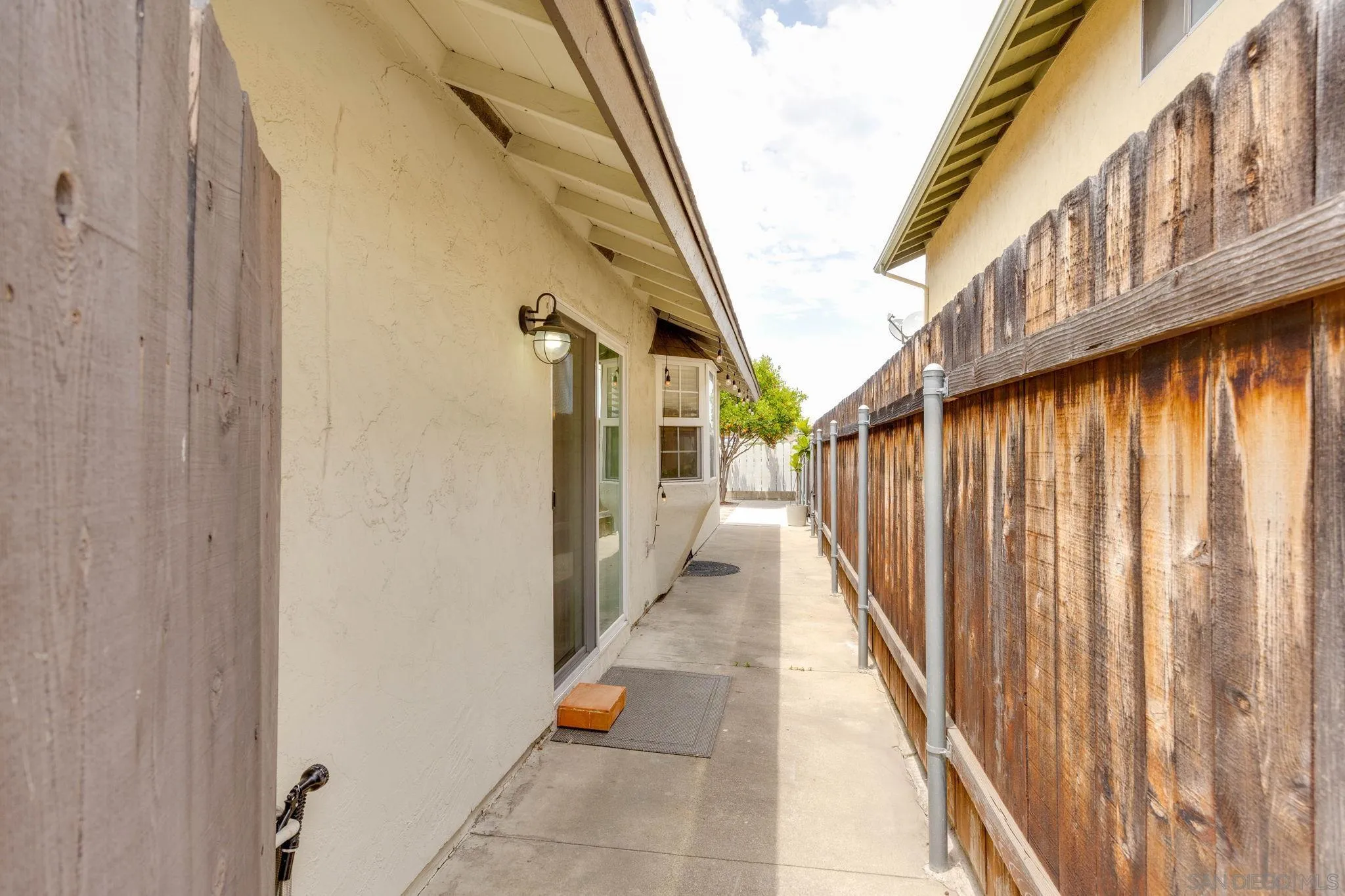 https://cdn.realtyfeed.com/cdn/127/260015685/221ba4cfca44e1714dee4d4709c30064.webp