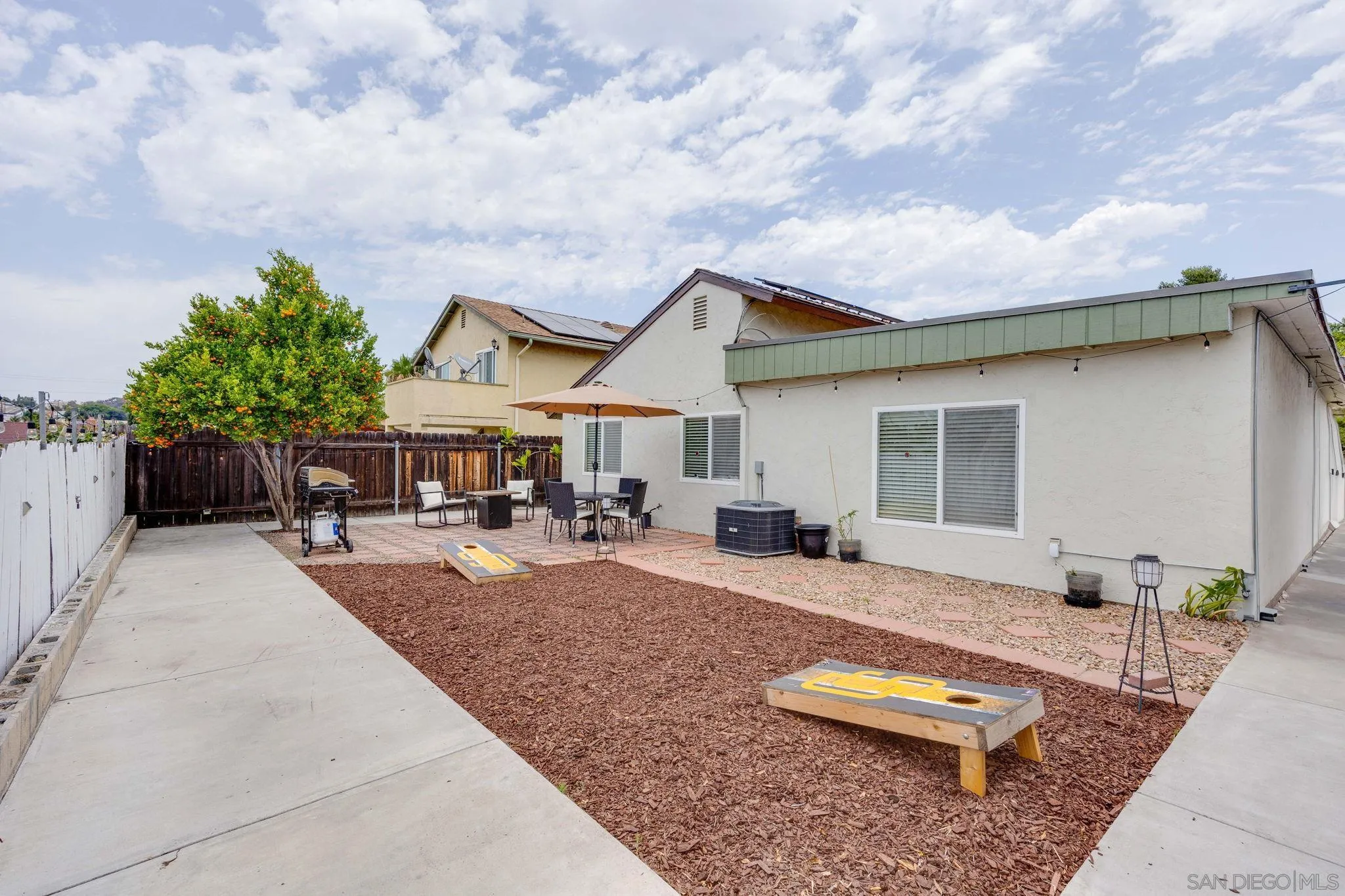 https://cdn.realtyfeed.com/cdn/127/260015685/225b295f7f1912eaca03cefd0ae4726e.webp