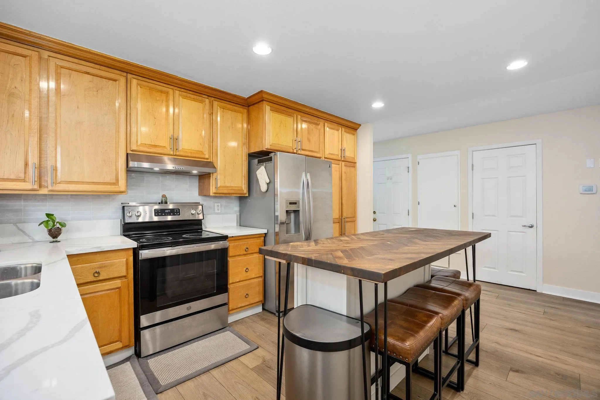 https://cdn.realtyfeed.com/cdn/127/260015685/2979c9da6e0b884cc96f6307c6b6e7fe.webp