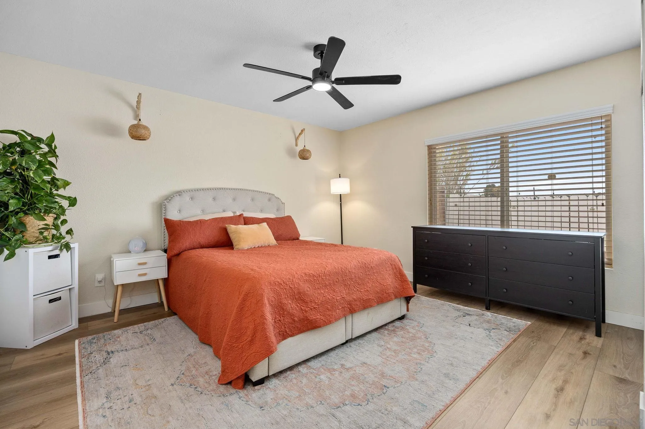 https://cdn.realtyfeed.com/cdn/127/260015685/aec47ebe792c70f61893d06f1d561fd3.webp