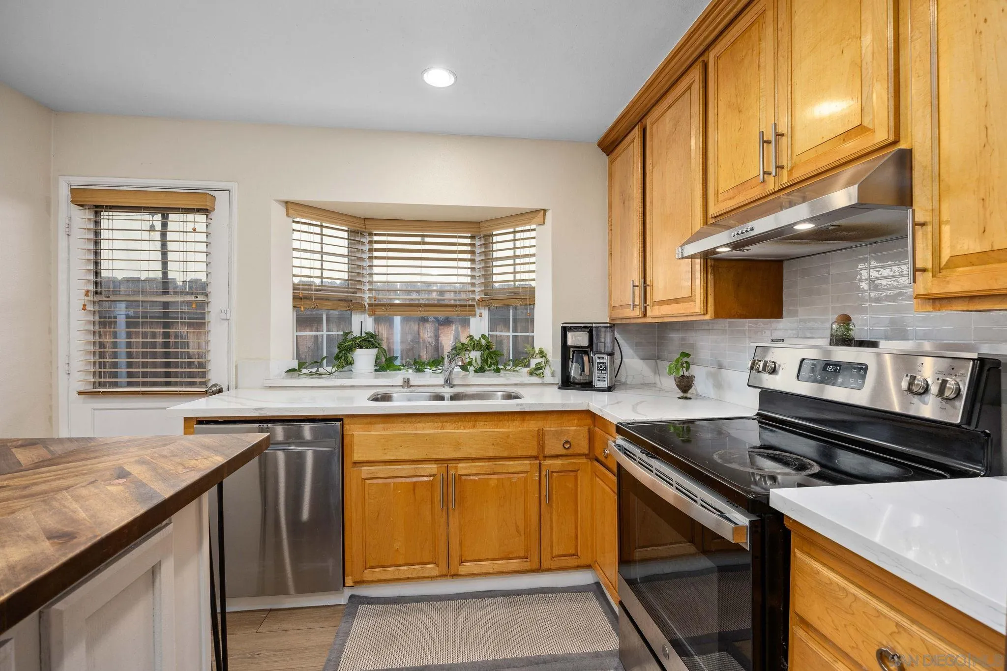 https://cdn.realtyfeed.com/cdn/127/260015685/db7084acafa77cb56d0b48be5e8c707e.webp