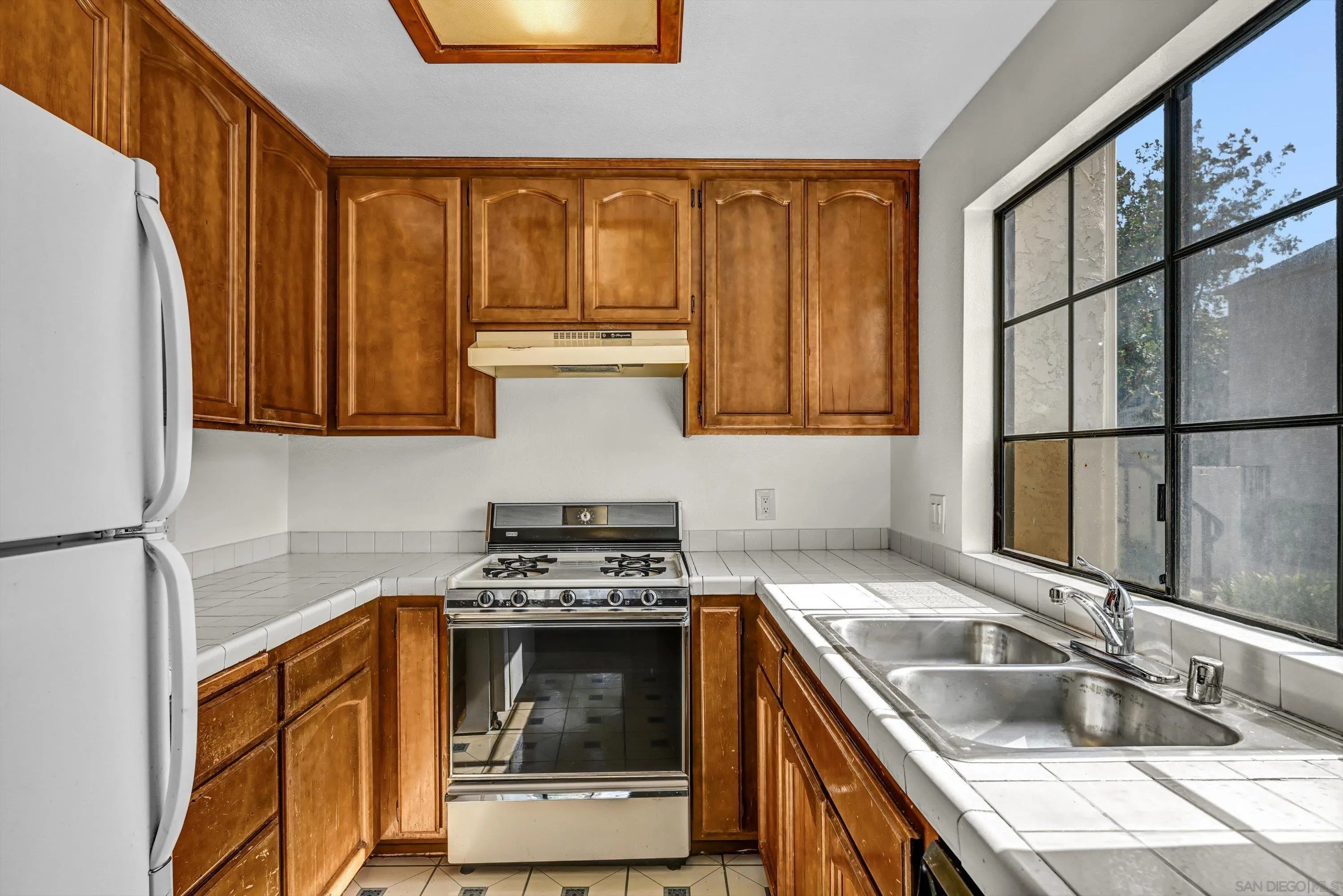 https://cdn.realtyfeed.com/cdn/127/260015687/0a52f28a965396054ee037b5460ef752.webp