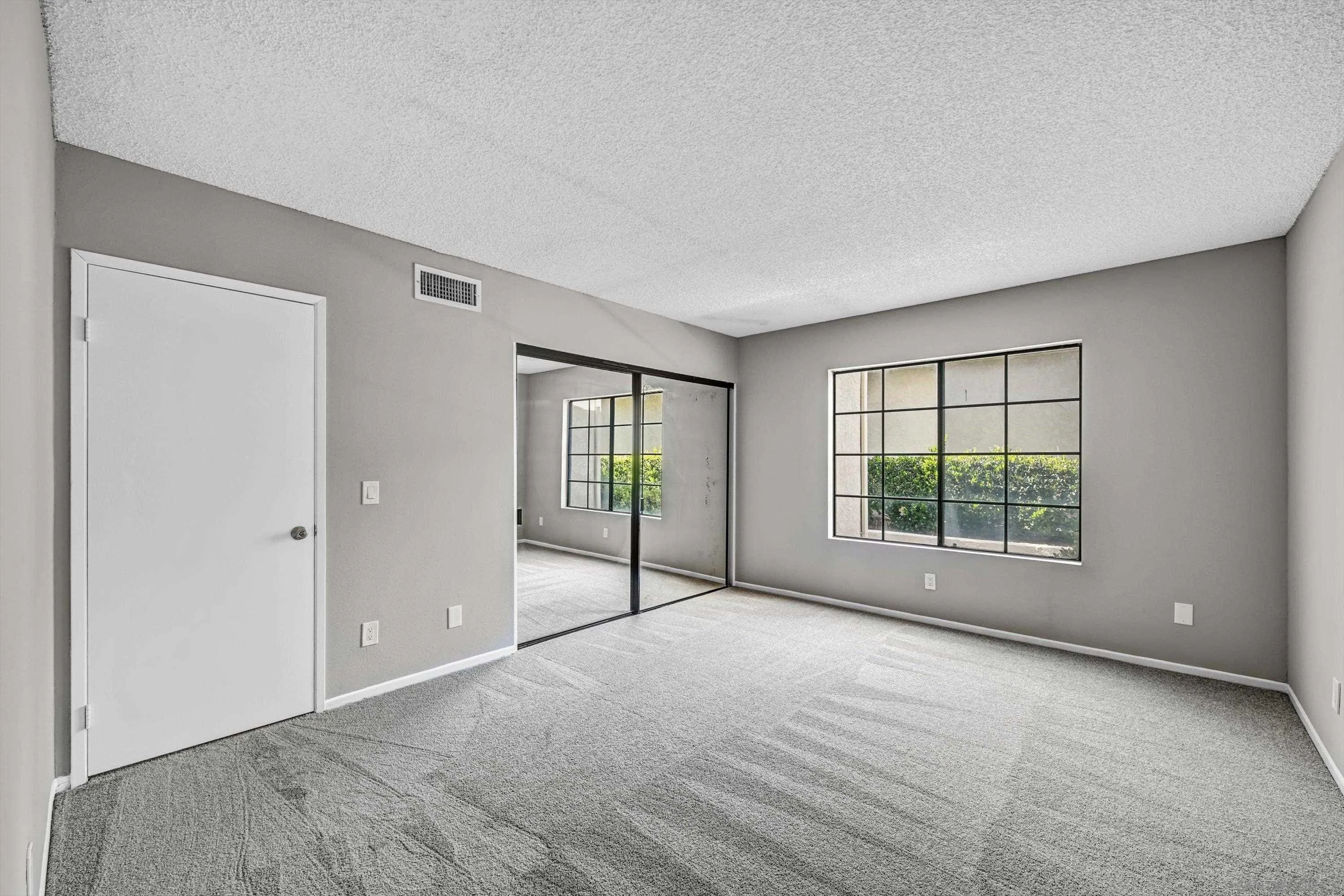 https://cdn.realtyfeed.com/cdn/127/260015687/2bfdee83c10056f608326f44faa435f2.webp