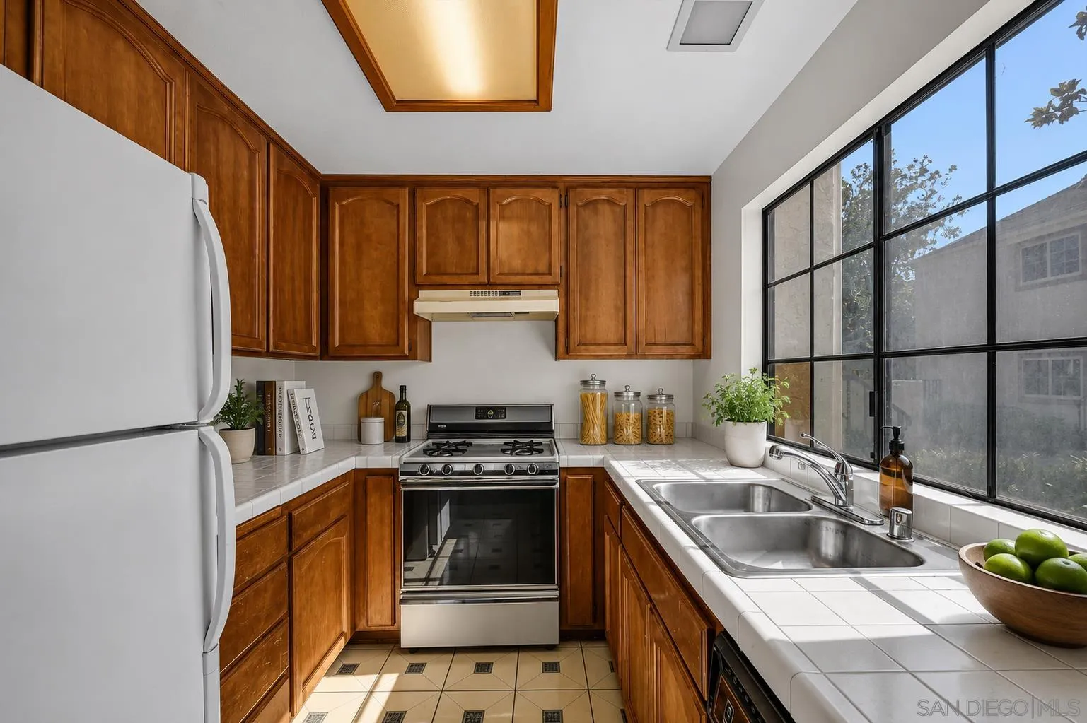 https://cdn.realtyfeed.com/cdn/127/260015687/2d1e39a7382cd14853475c08533b263e.webp