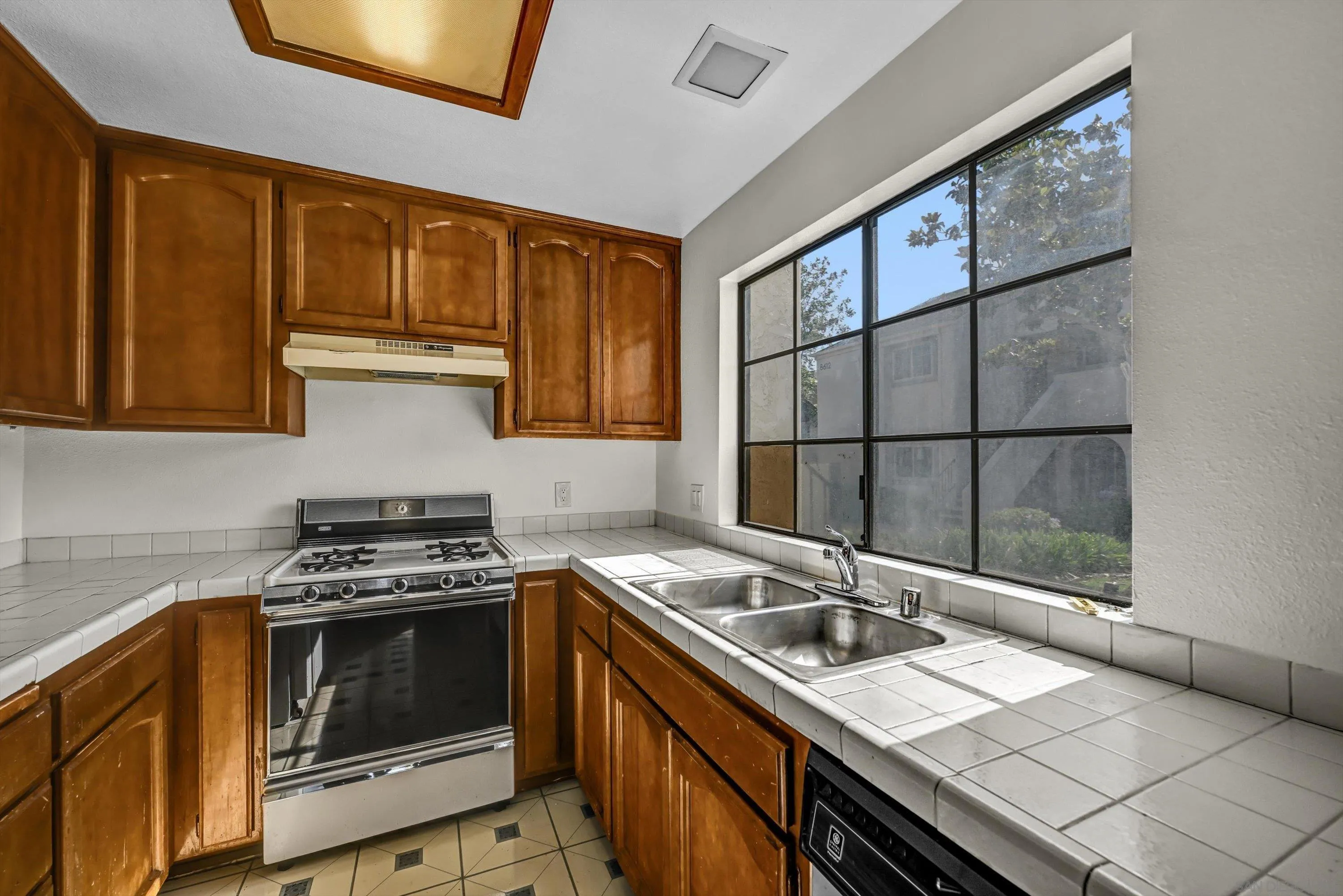 https://cdn.realtyfeed.com/cdn/127/260015687/822323826a4216bdfe23159cfaf17d8d.webp