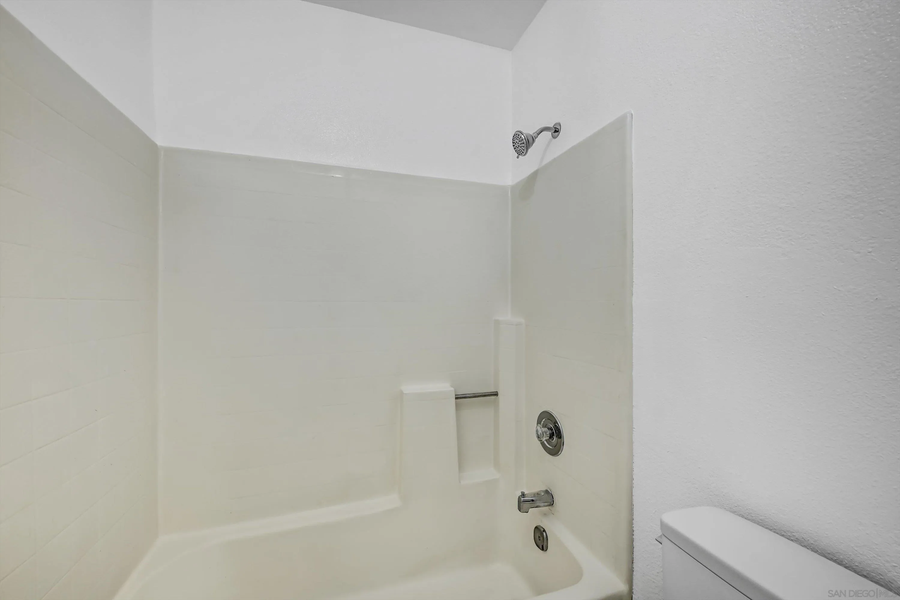 https://cdn.realtyfeed.com/cdn/127/260015687/ef82ac6f035064e82a2f0b69a41a0877.webp