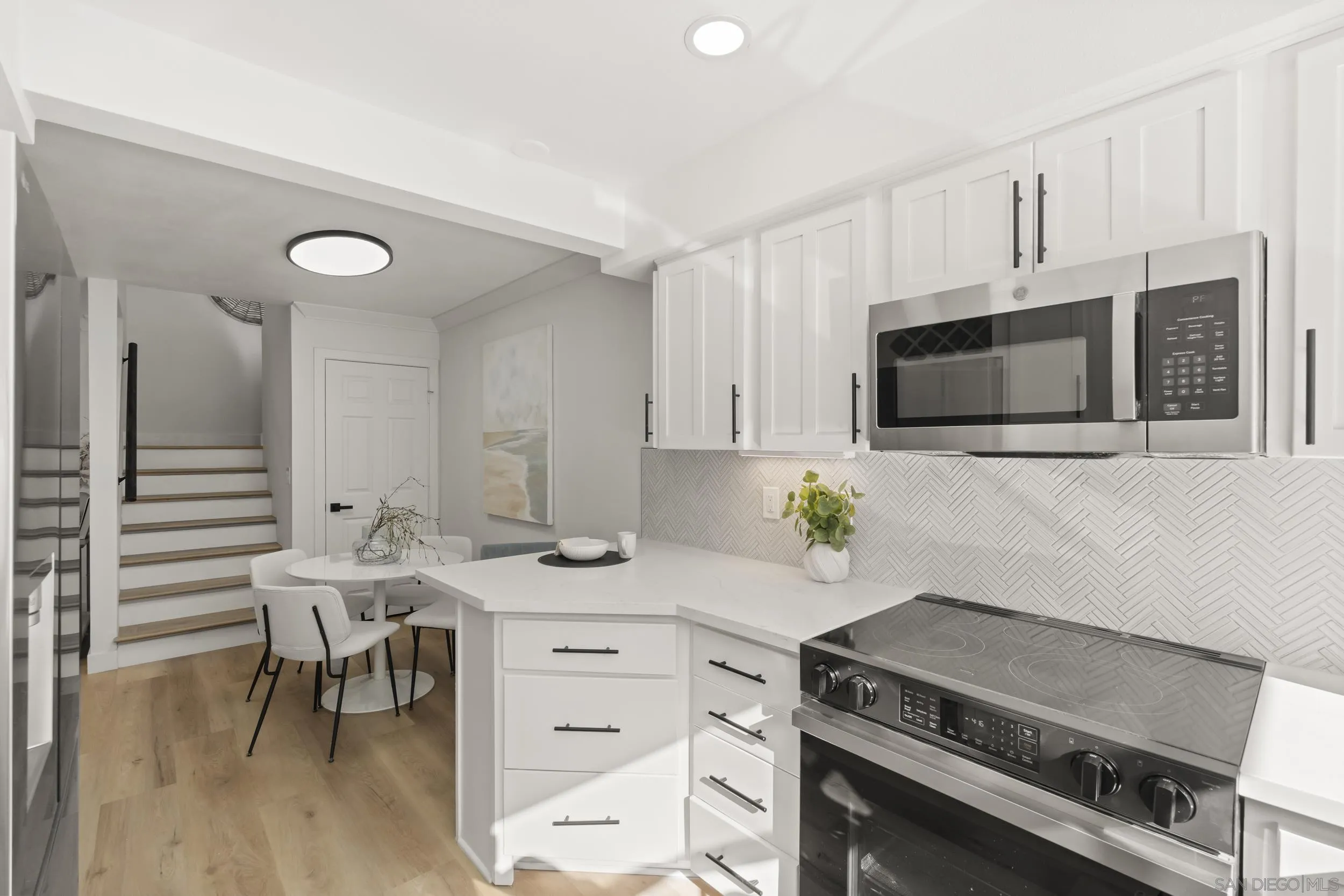 https://cdn.realtyfeed.com/cdn/127/260015688/7b1588c9a485d9aa73070617aaf89e12.webp
