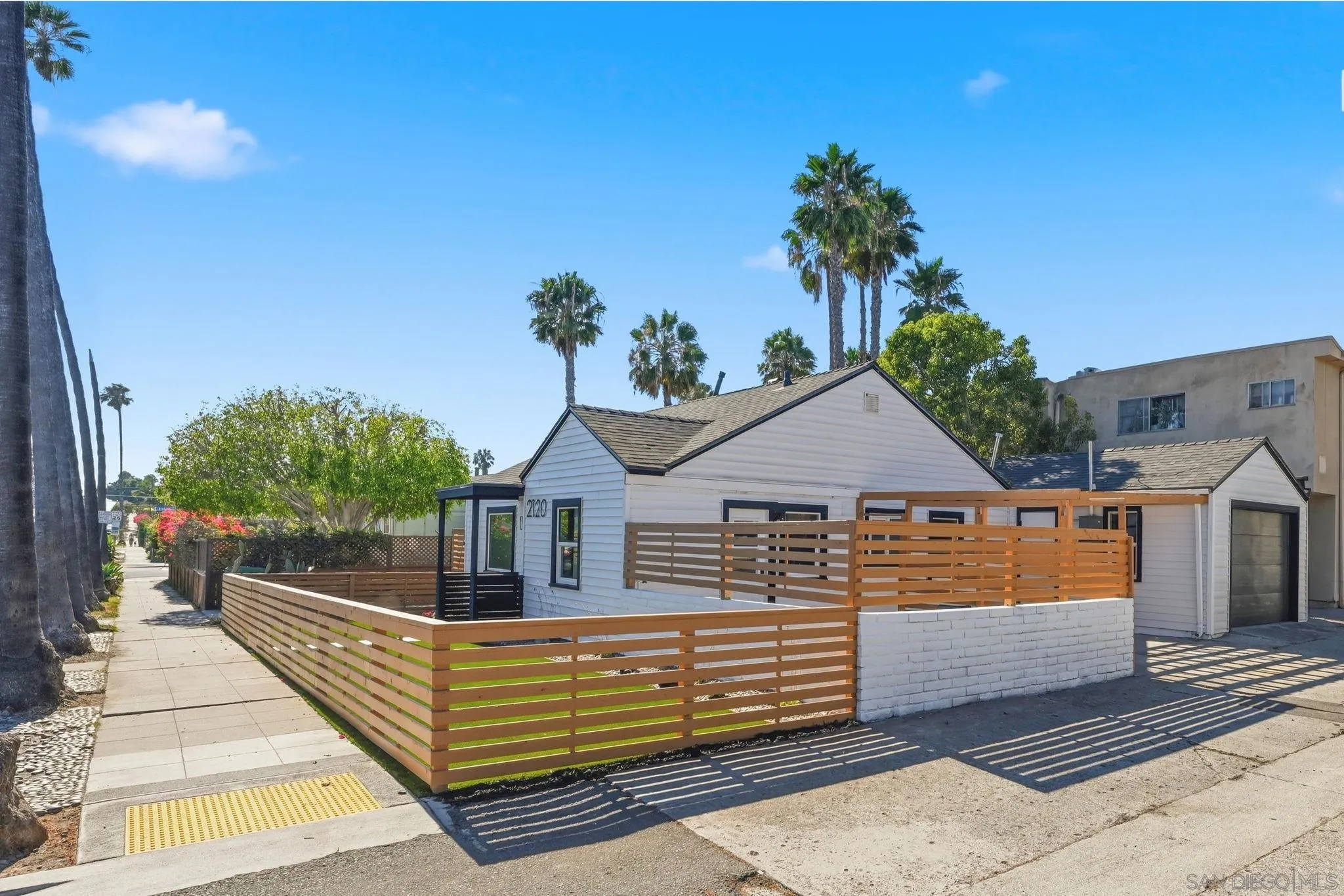 https://cdn.realtyfeed.com/cdn/127/260015692/6cb320a24b6f2516e7fbdda37e6028e7.webp