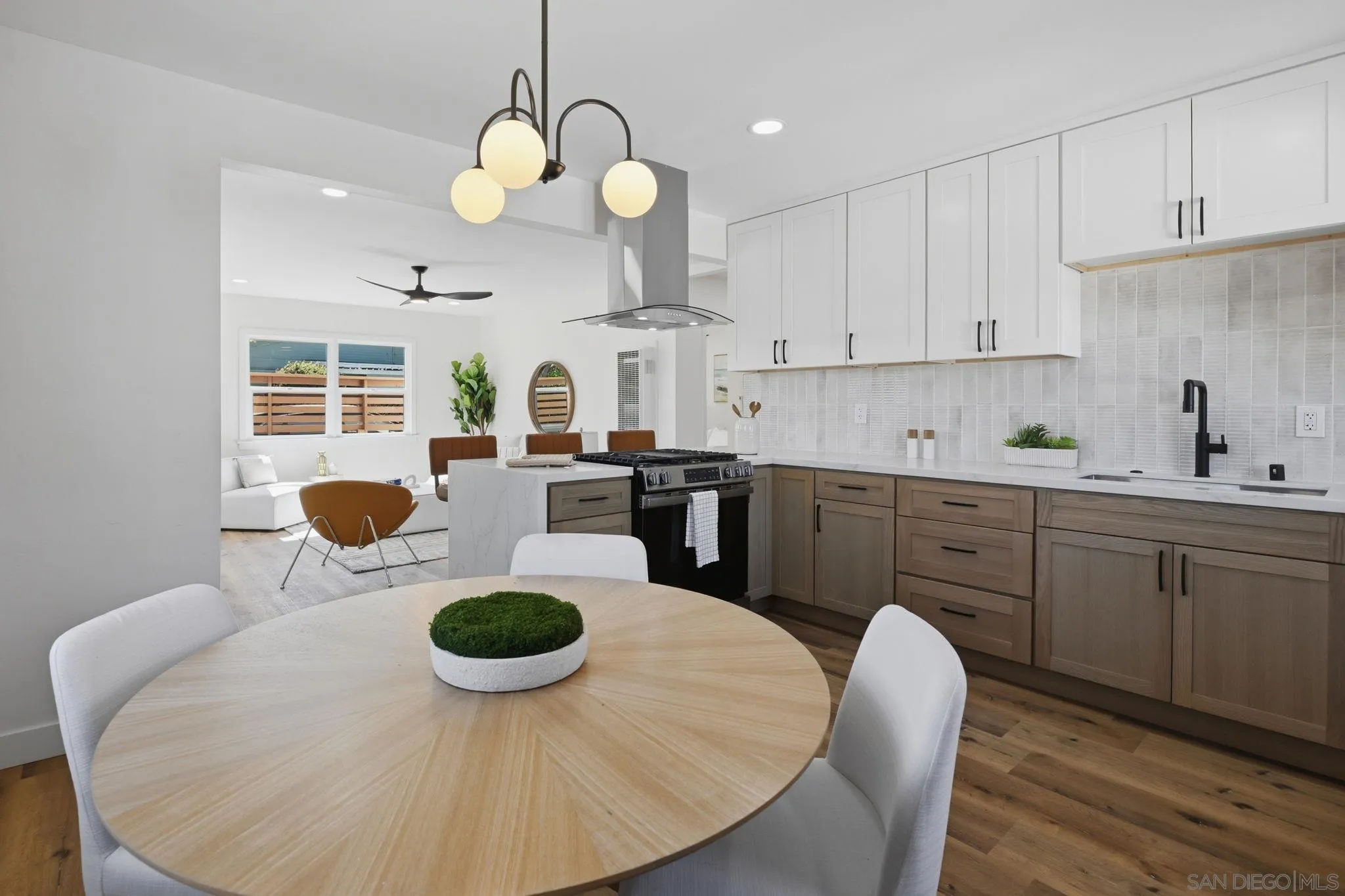 https://cdn.realtyfeed.com/cdn/127/260015692/95e49ddc5a9770e6633d5cd51e0b0239.webp