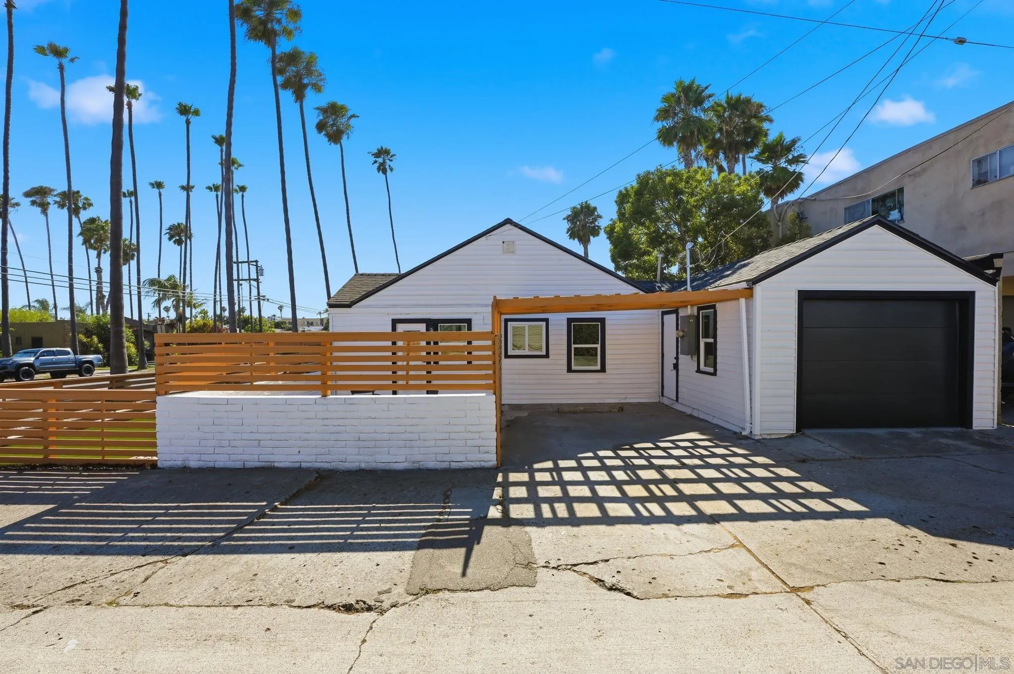 https://cdn.realtyfeed.com/cdn/127/260015692/9f53229e925e14dd5b9b8960853ccf63.webp