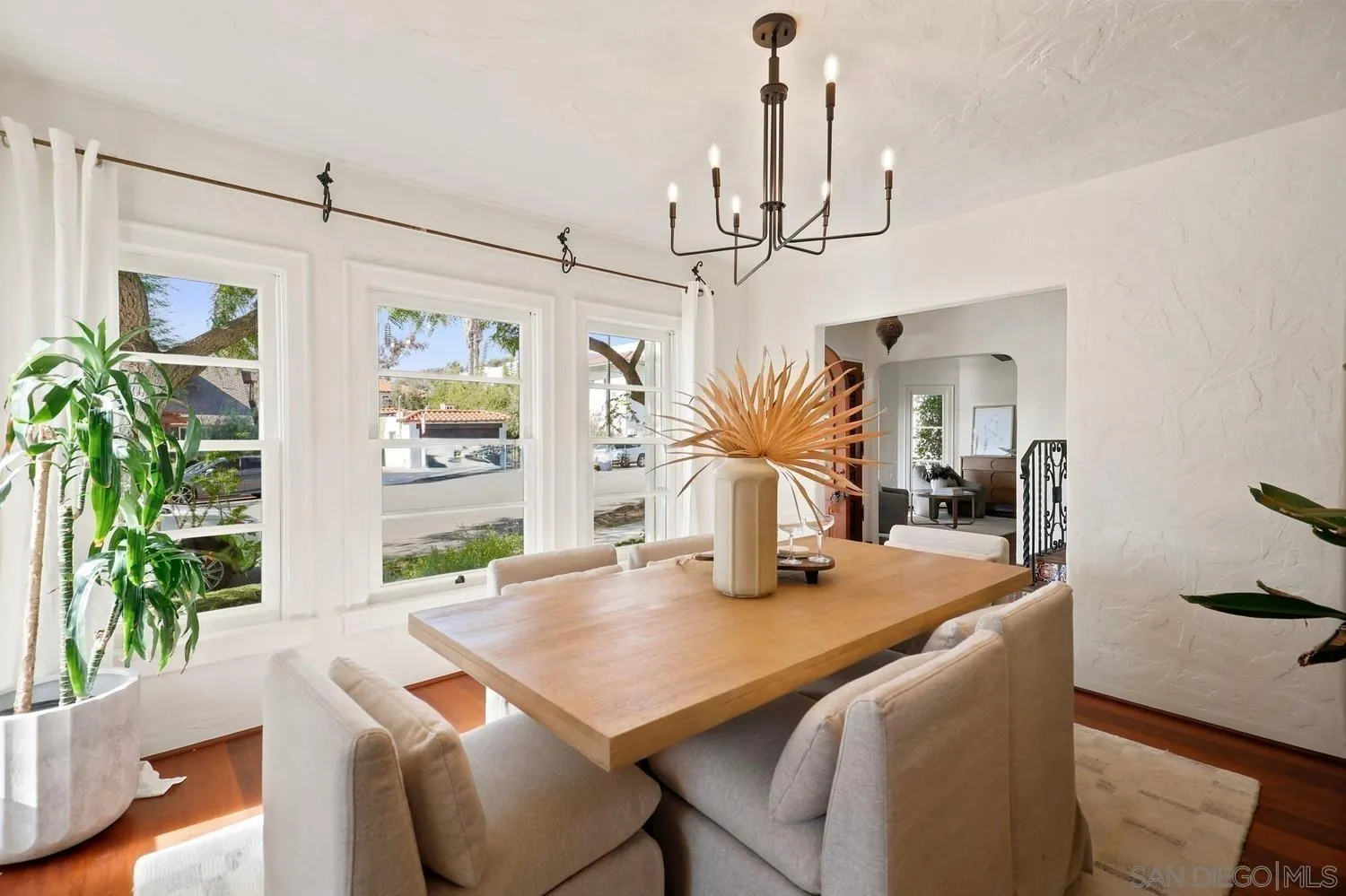https://cdn.realtyfeed.com/cdn/127/260015695/00b6b6da02eb90a22fd337a8730b22db.webp