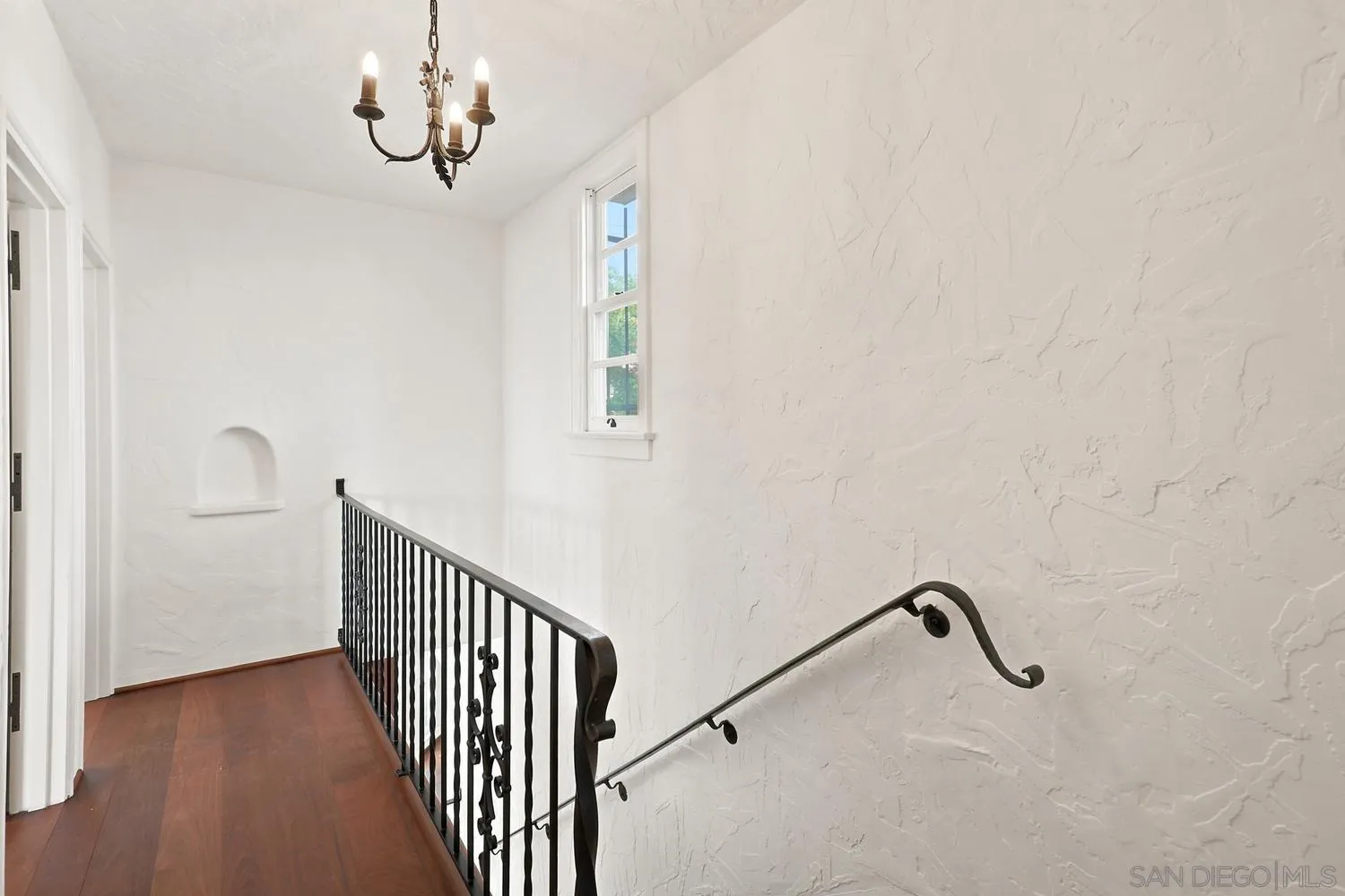 https://cdn.realtyfeed.com/cdn/127/260015695/1372a3b510e6418ab99f1b6714087c24.webp