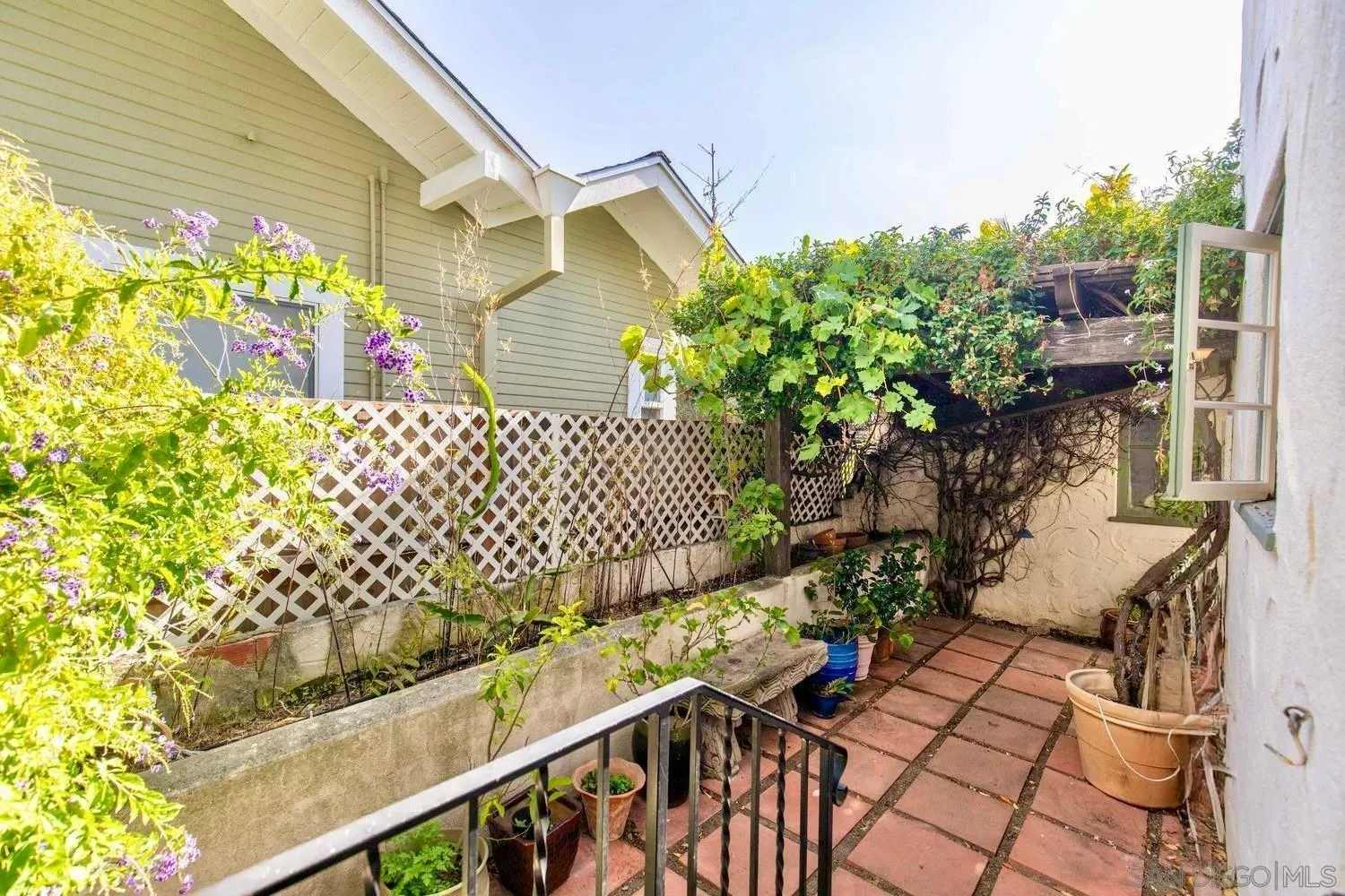 https://cdn.realtyfeed.com/cdn/127/260015695/1a87dc1b56ee6f7310cbaaa74895161a.webp