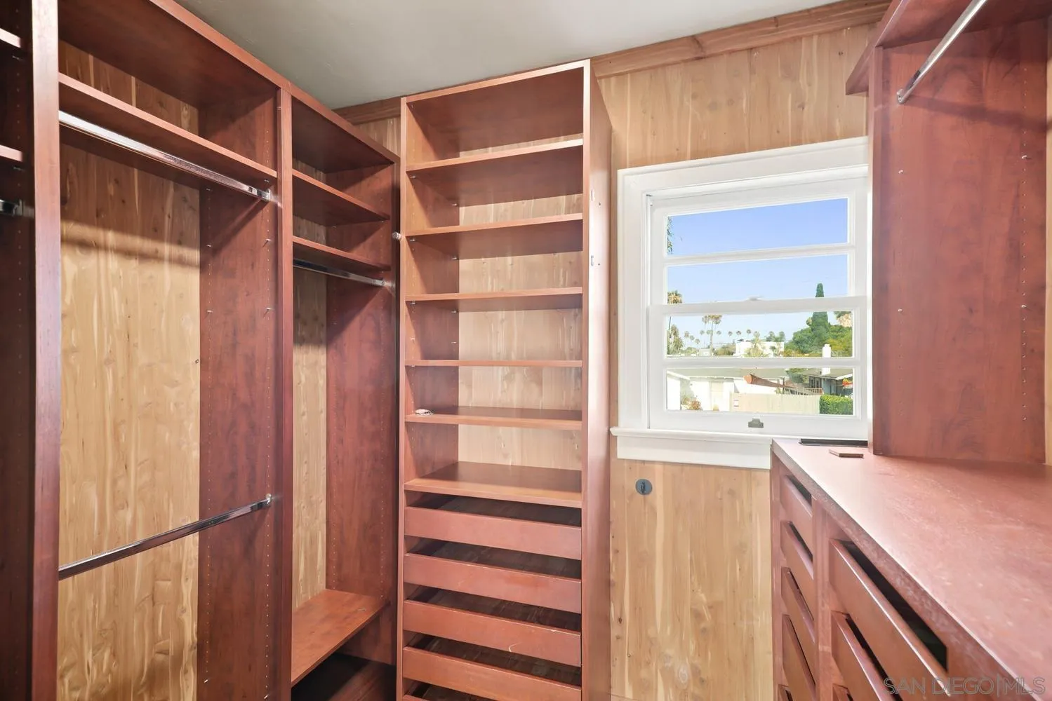 https://cdn.realtyfeed.com/cdn/127/260015695/21660f9c7cb4b0d803a0dc89361e1eb5.webp