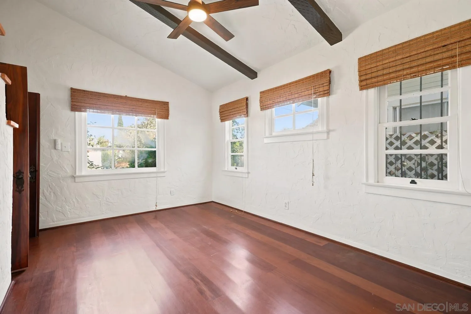 https://cdn.realtyfeed.com/cdn/127/260015695/2753f080cda02444d3215b025240d886.webp