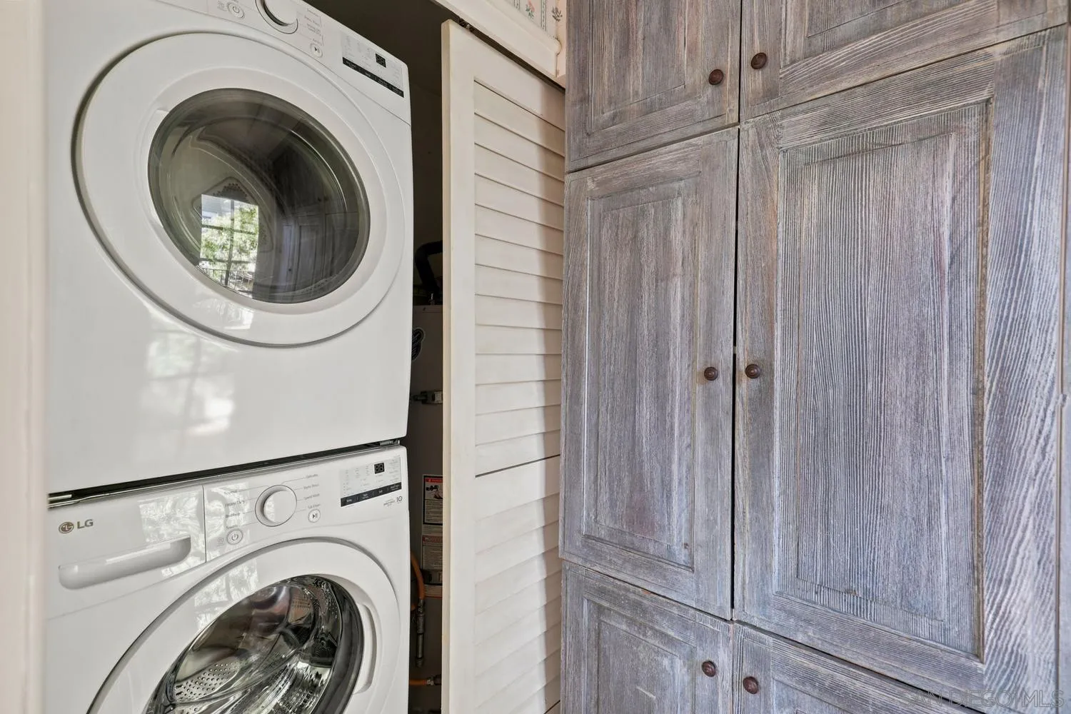 https://cdn.realtyfeed.com/cdn/127/260015695/afb7d1118d5e621bf426a20c1654ca1d.webp