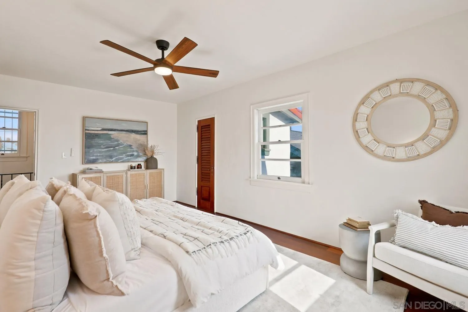 https://cdn.realtyfeed.com/cdn/127/260015695/ca986c4a90bbeabea37ea5aa194bbf13.webp