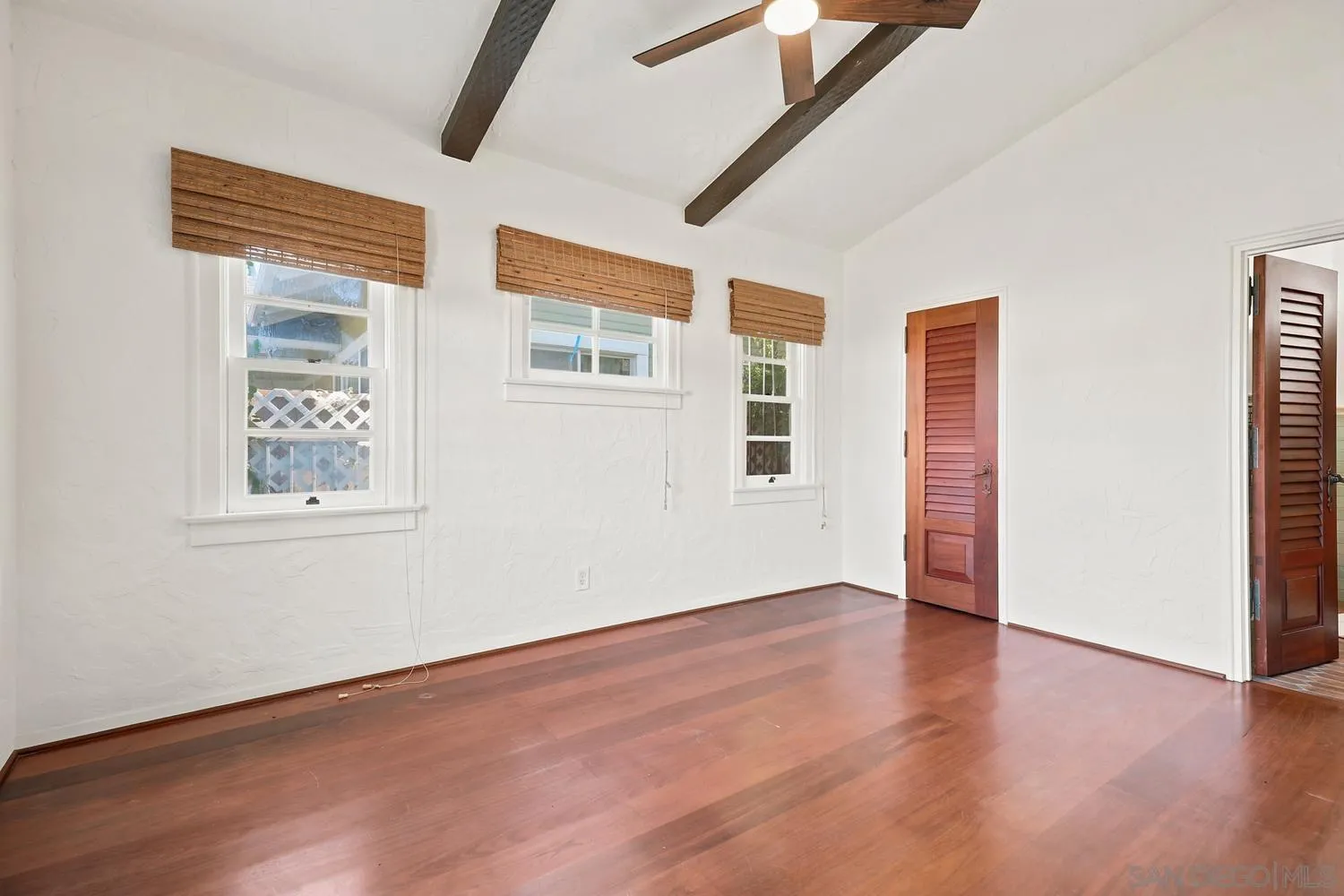 https://cdn.realtyfeed.com/cdn/127/260015695/cdd6663c96235bef24443bd49ac08465.webp