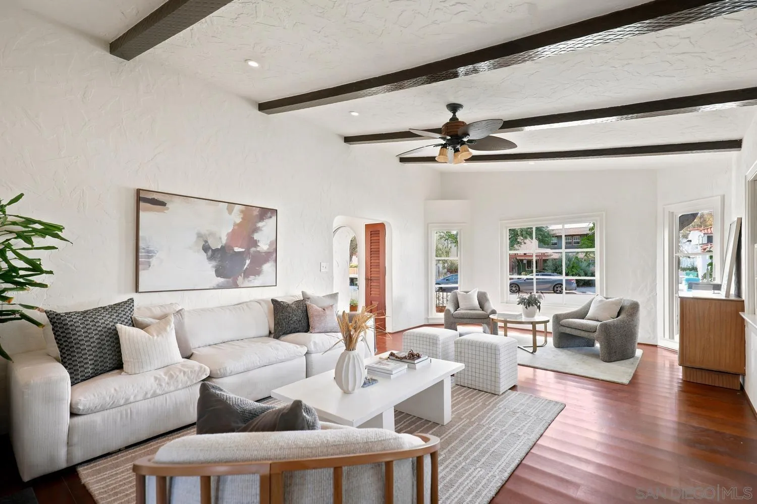 https://cdn.realtyfeed.com/cdn/127/260015695/ddf3bf57ba058c41f4524ca660465bbf.webp