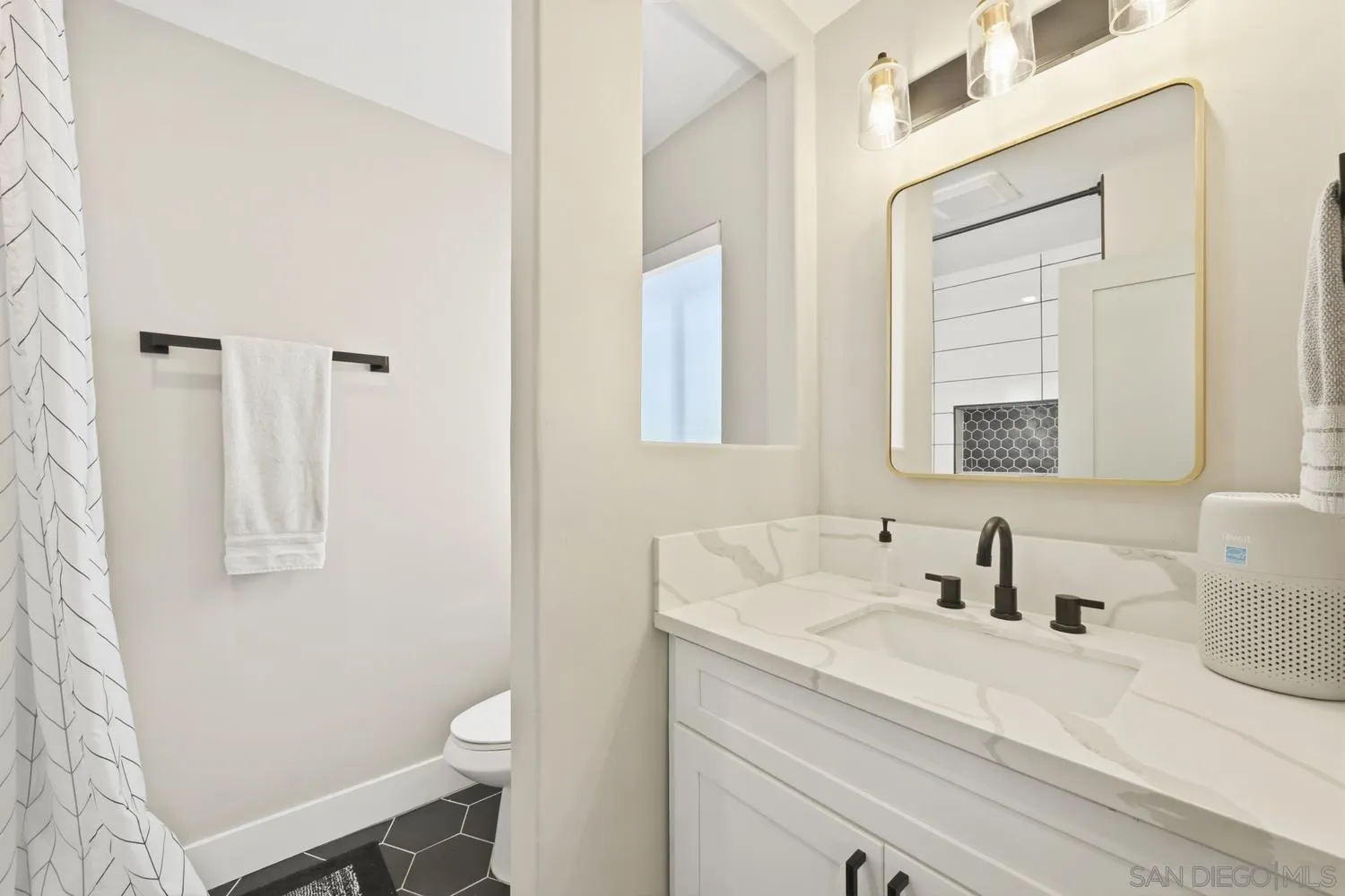 https://cdn.realtyfeed.com/cdn/127/260015698/383a5e24e8766e4ea2737476300ee121.webp