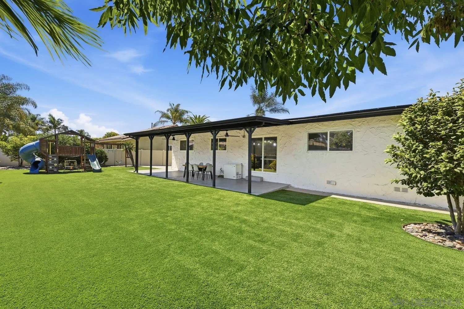 https://cdn.realtyfeed.com/cdn/127/260015698/6fe07b5857f48478c240f8e30e8c7482.webp