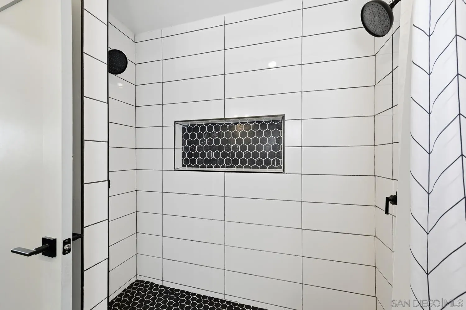 https://cdn.realtyfeed.com/cdn/127/260015698/c891cc5a2d41f47bcbb9e35191084e7b.webp