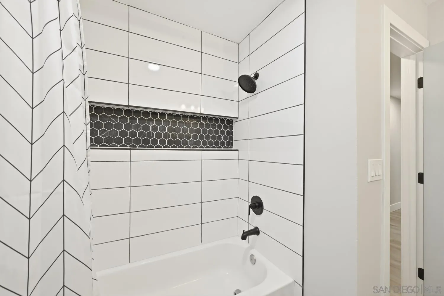 https://cdn.realtyfeed.com/cdn/127/260015698/e214eb5d59fca836bb40a5d95d472d63.webp