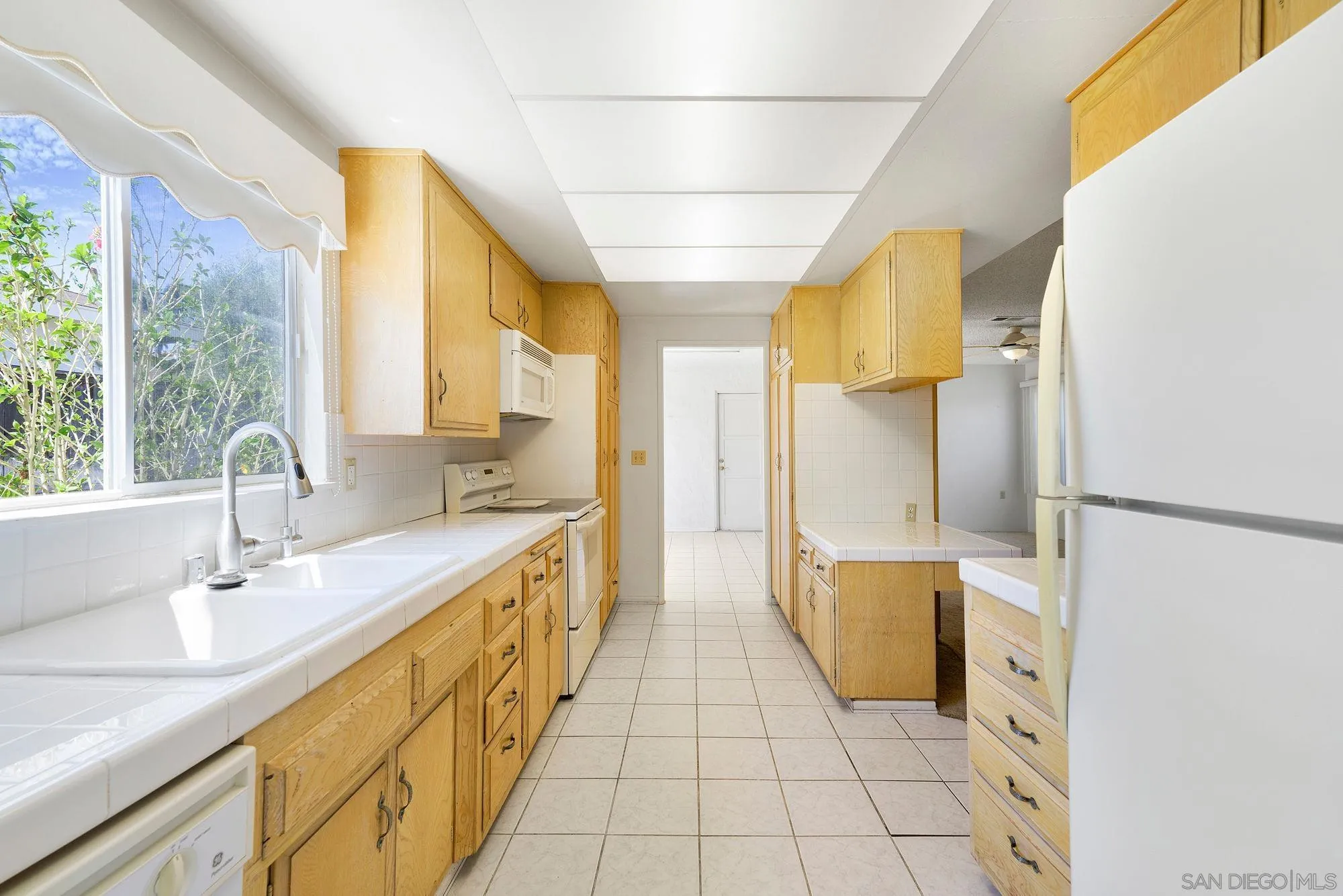 https://cdn.realtyfeed.com/cdn/127/260015701/125cf6e07f84198b34c53811dbd6ed6b.webp