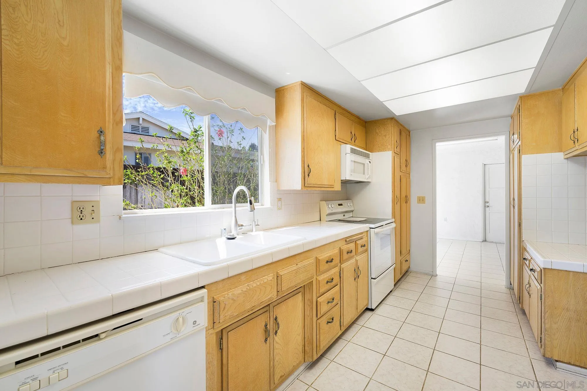 https://cdn.realtyfeed.com/cdn/127/260015701/36b3534a834b27ea86859e0208b9601f.webp