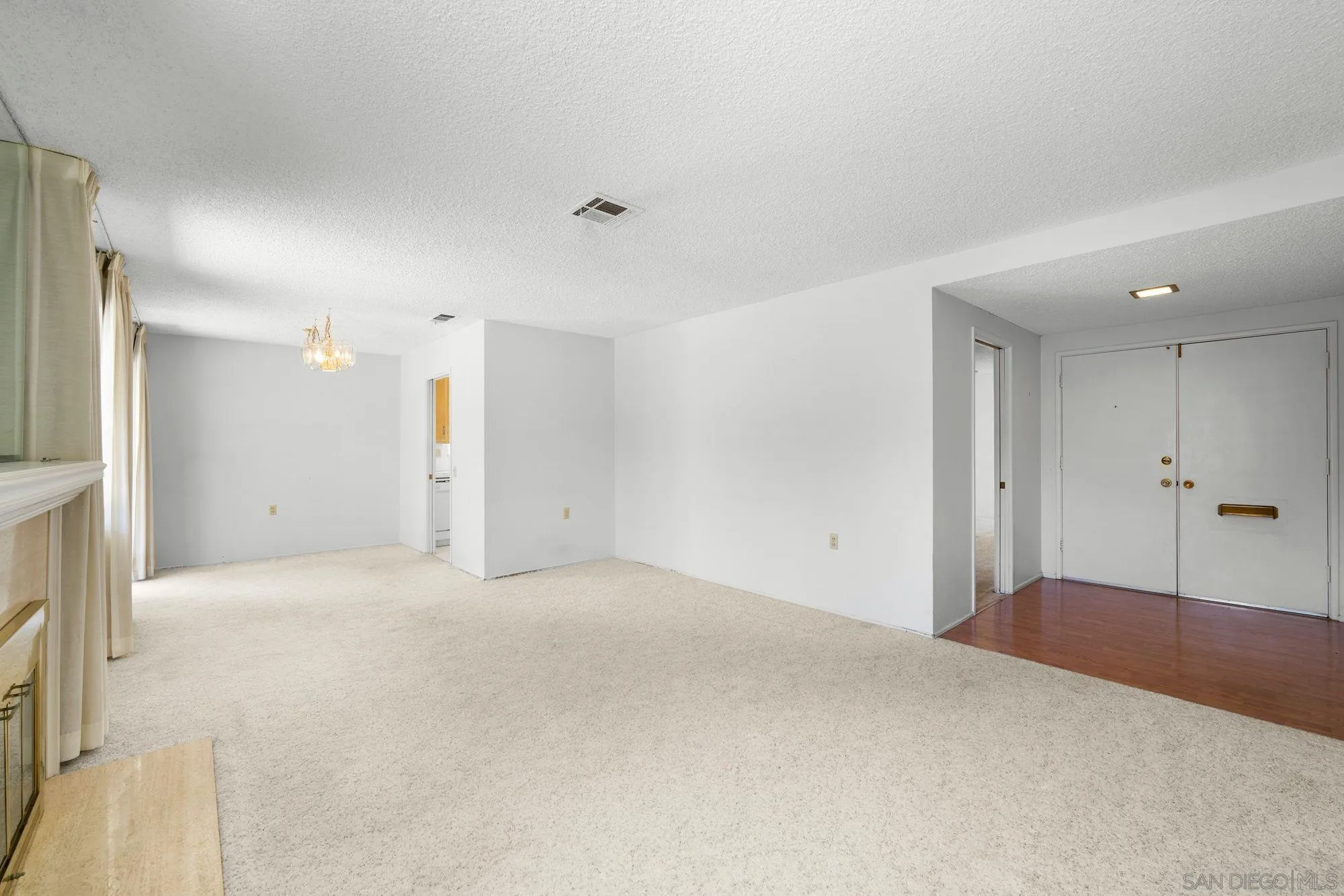 https://cdn.realtyfeed.com/cdn/127/260015701/37bf092a70f9c2969e951e50f3568269.webp