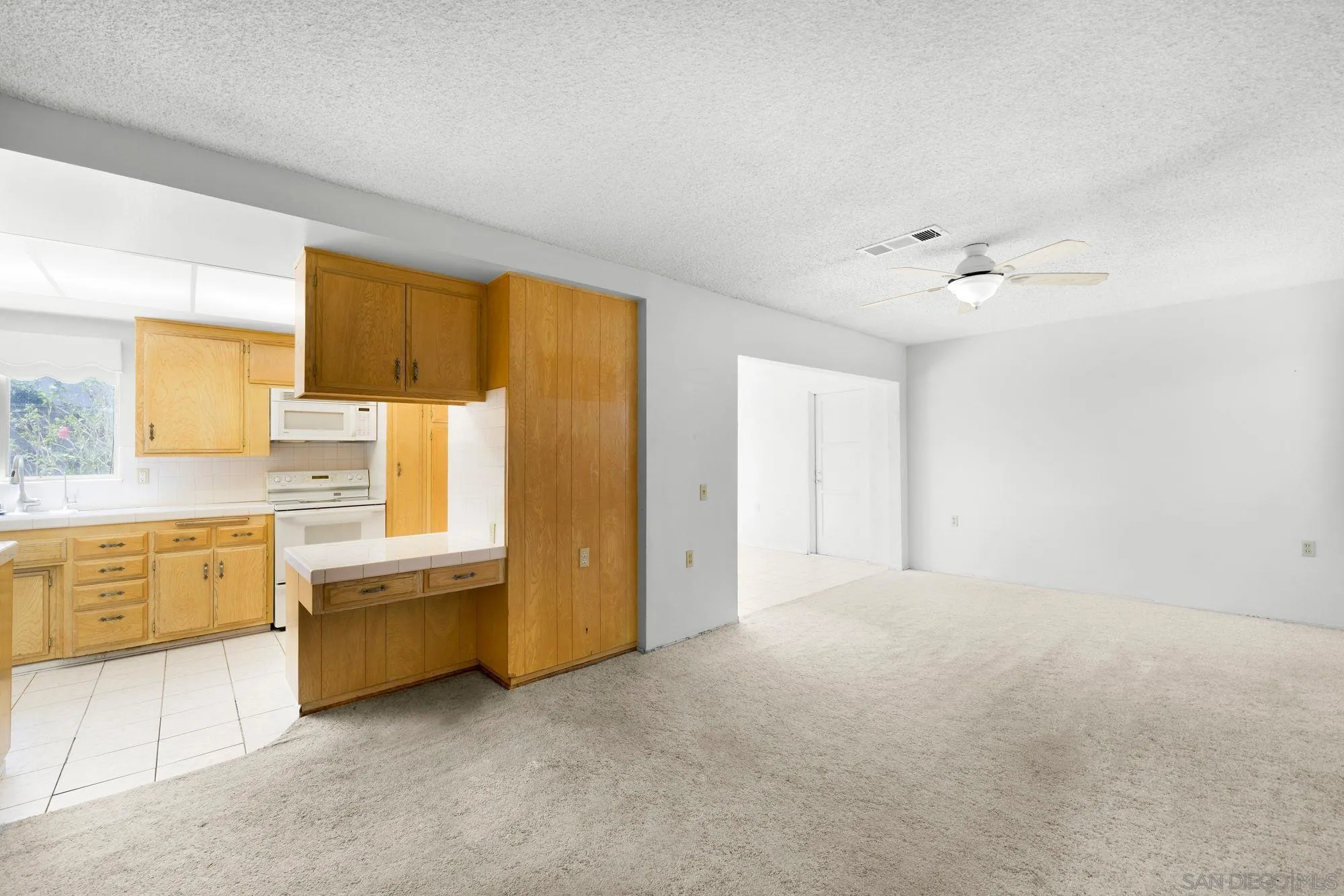 https://cdn.realtyfeed.com/cdn/127/260015701/7631e25a448f00372fe1e1050f2575f1.webp
