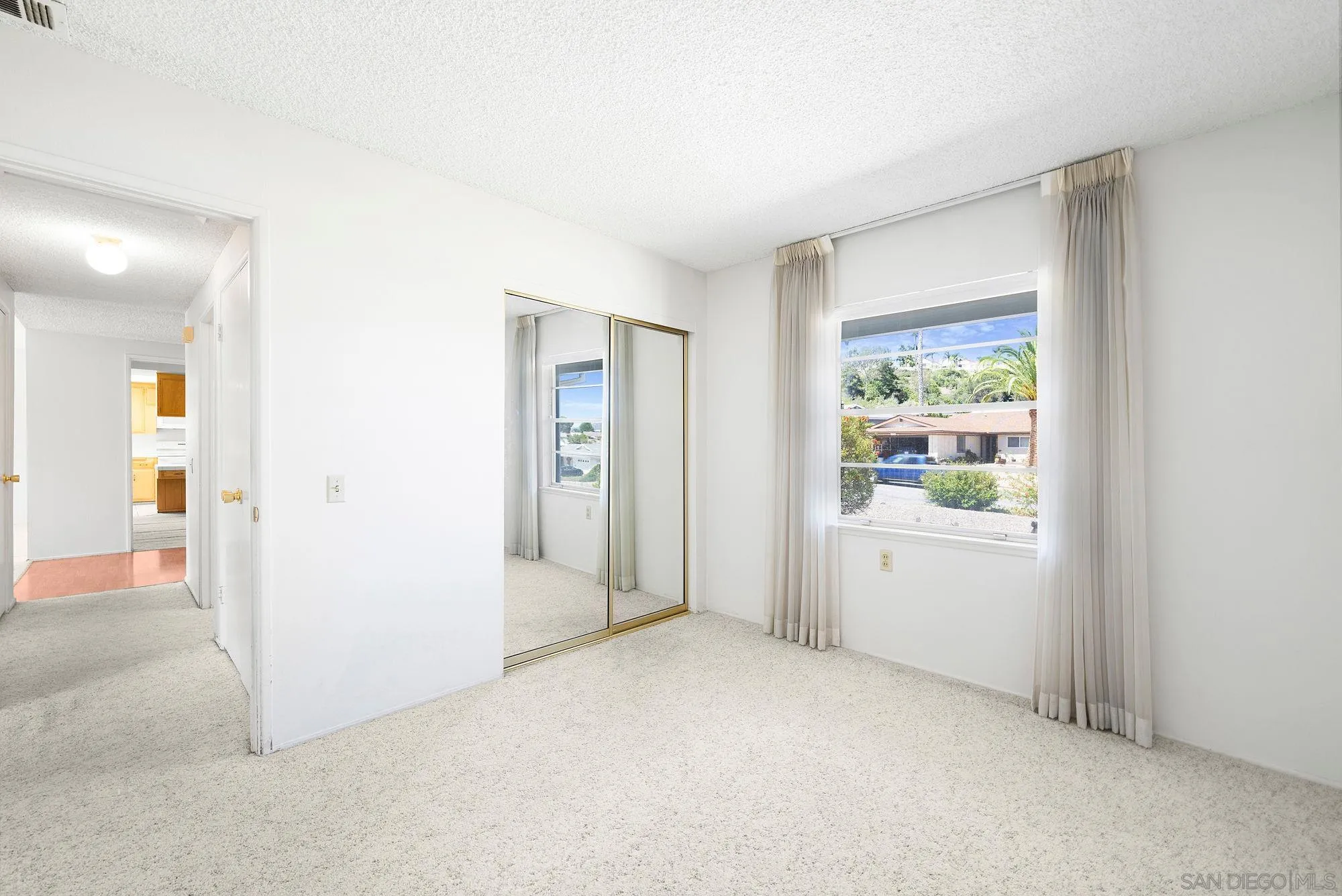 https://cdn.realtyfeed.com/cdn/127/260015701/967979a4ed92132cb9e4d2e212d33cae.webp