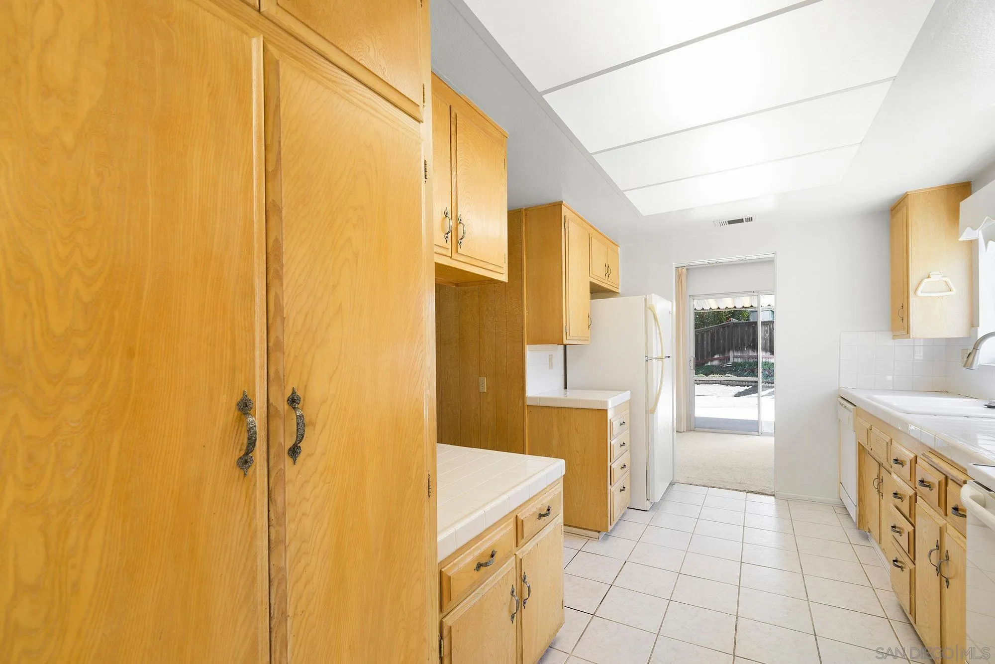 https://cdn.realtyfeed.com/cdn/127/260015701/c11ae35702ffece432600af768f21d74.webp