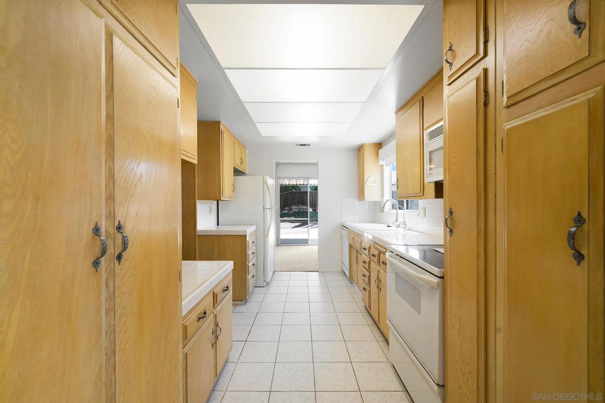 https://cdn.realtyfeed.com/cdn/127/260015701/c1ef1f91c8c37ac9aa42c9caf80a6d8e.webp