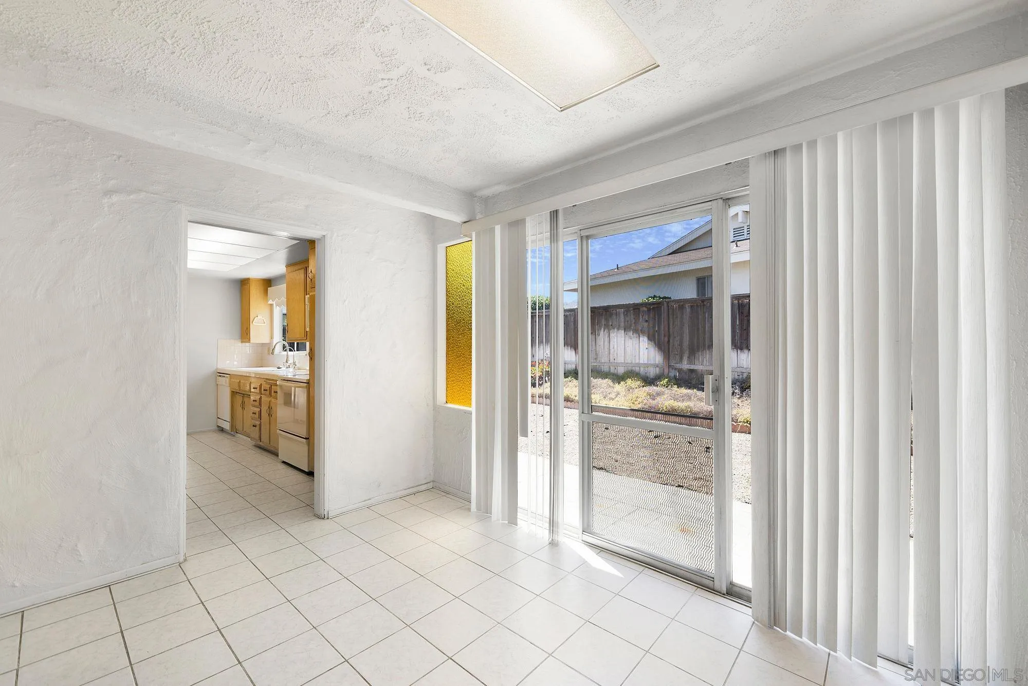 https://cdn.realtyfeed.com/cdn/127/260015701/cb2d9de002ed2ff0d42a38d842ace902.webp