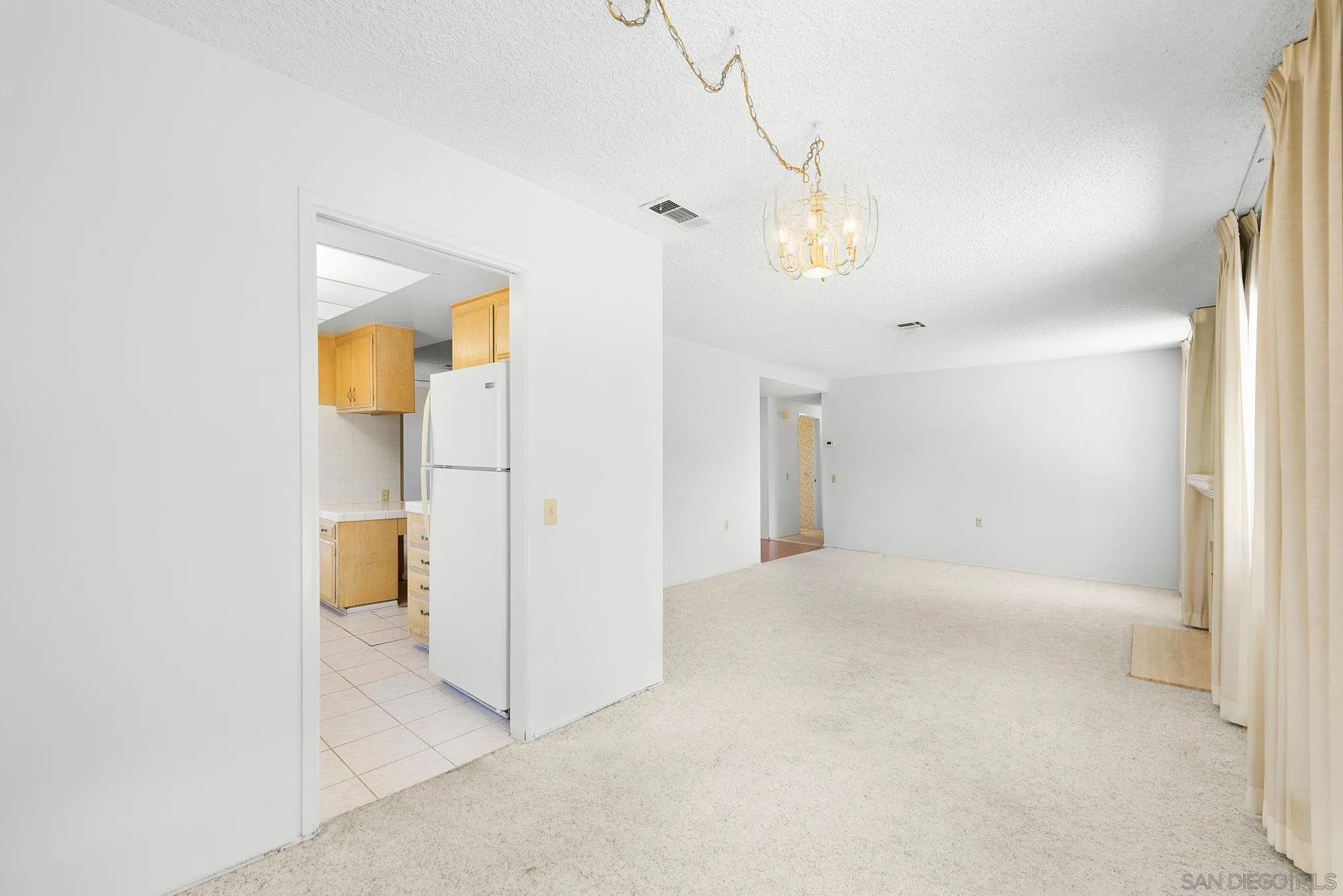 https://cdn.realtyfeed.com/cdn/127/260015701/d29bcb90942b6a8324b7d68f74f2a61b.webp