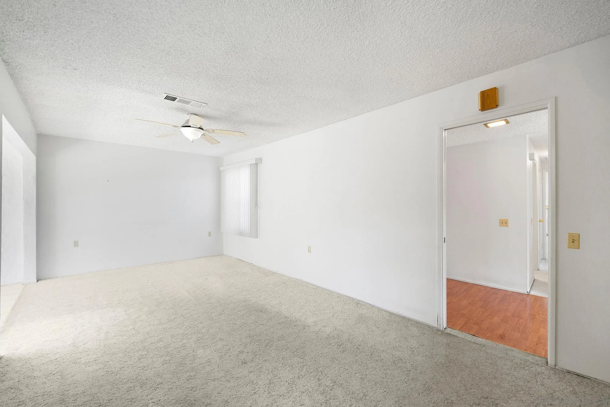 https://cdn.realtyfeed.com/cdn/127/260015701/de506a2ab79f9405e0e24f78ef171542.webp