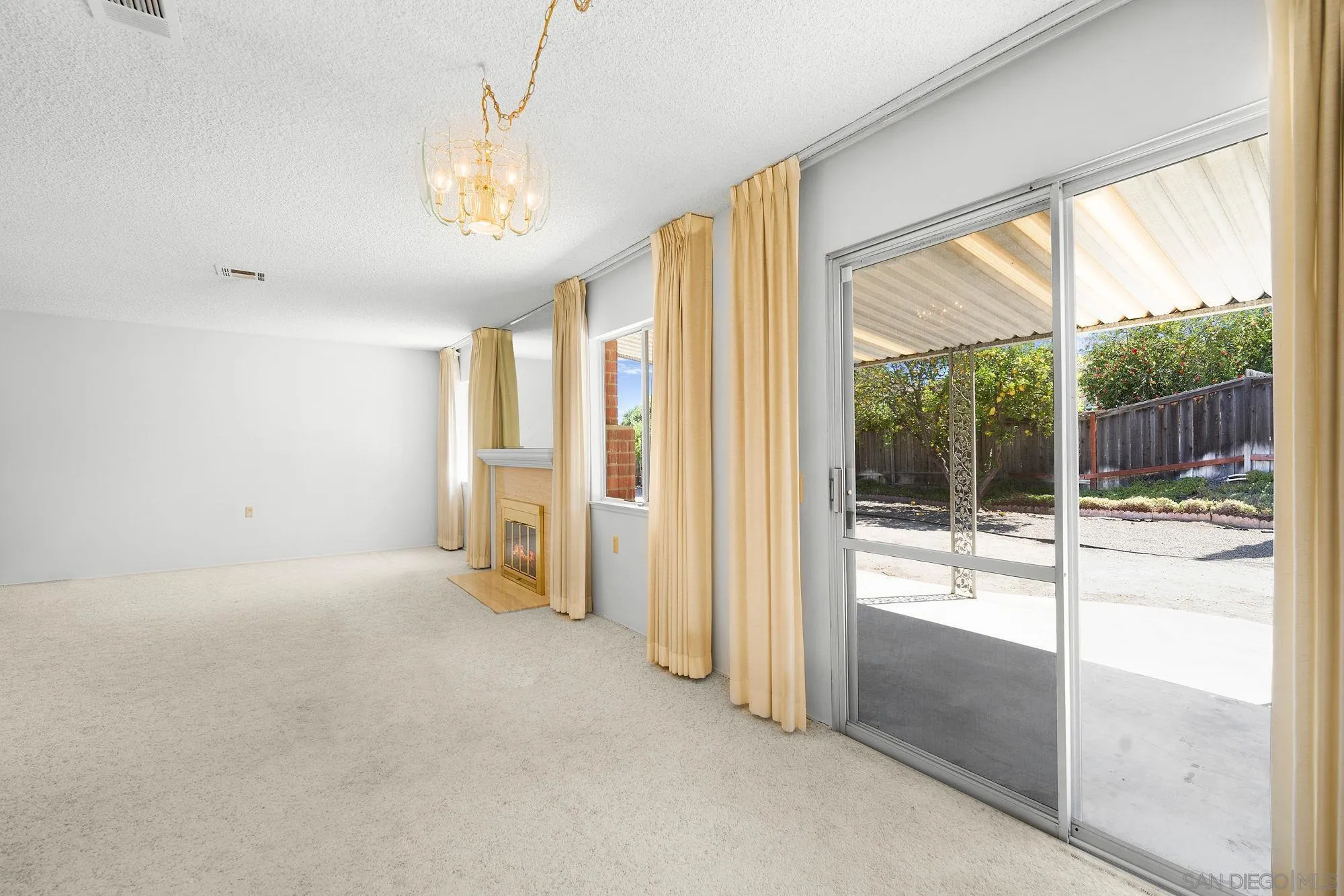 https://cdn.realtyfeed.com/cdn/127/260015701/df5e45f0140da8cd26ea30bb52945c40.webp