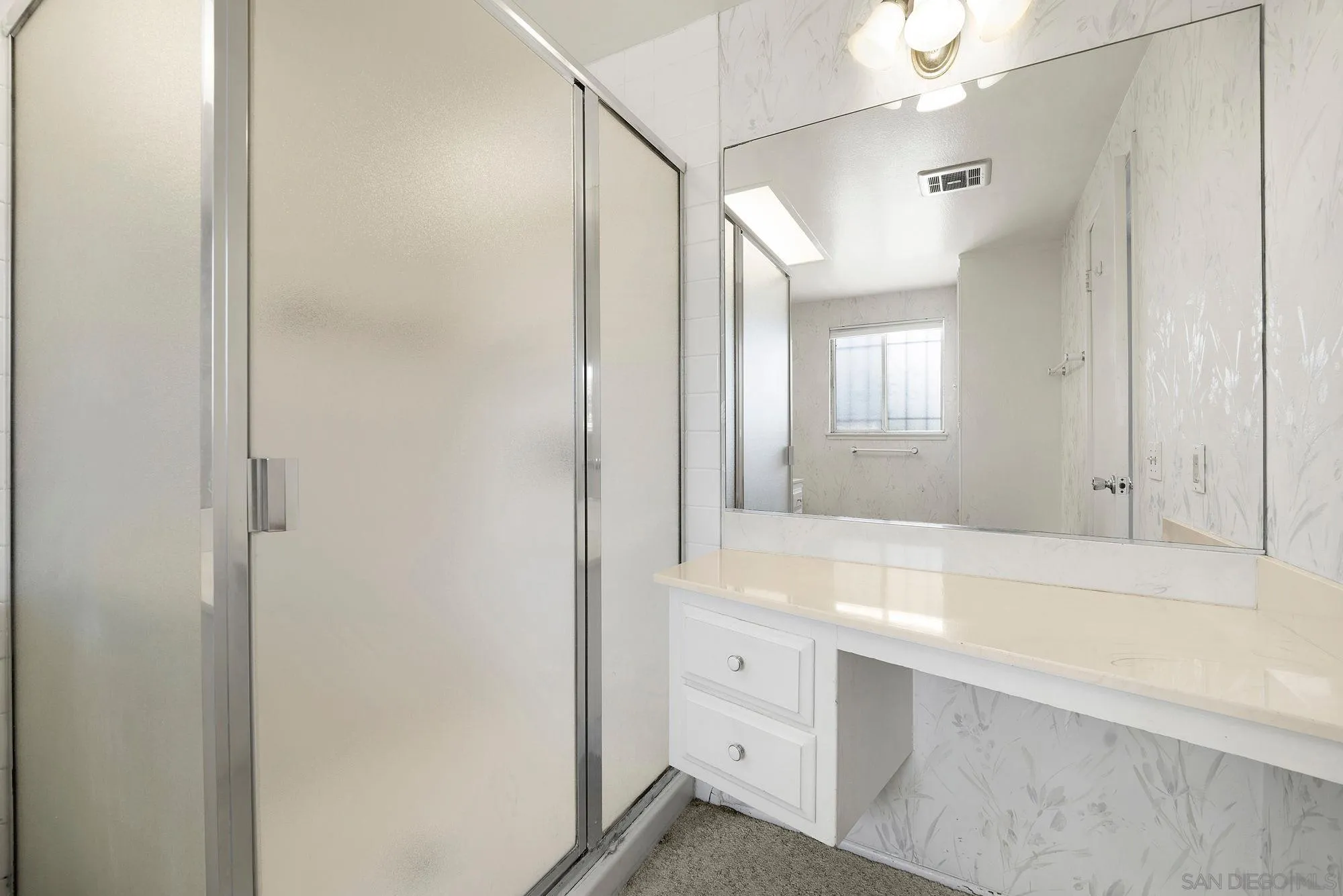 https://cdn.realtyfeed.com/cdn/127/260015701/fb0b2ac0f4d0ce9f4595d6f82a927d47.webp