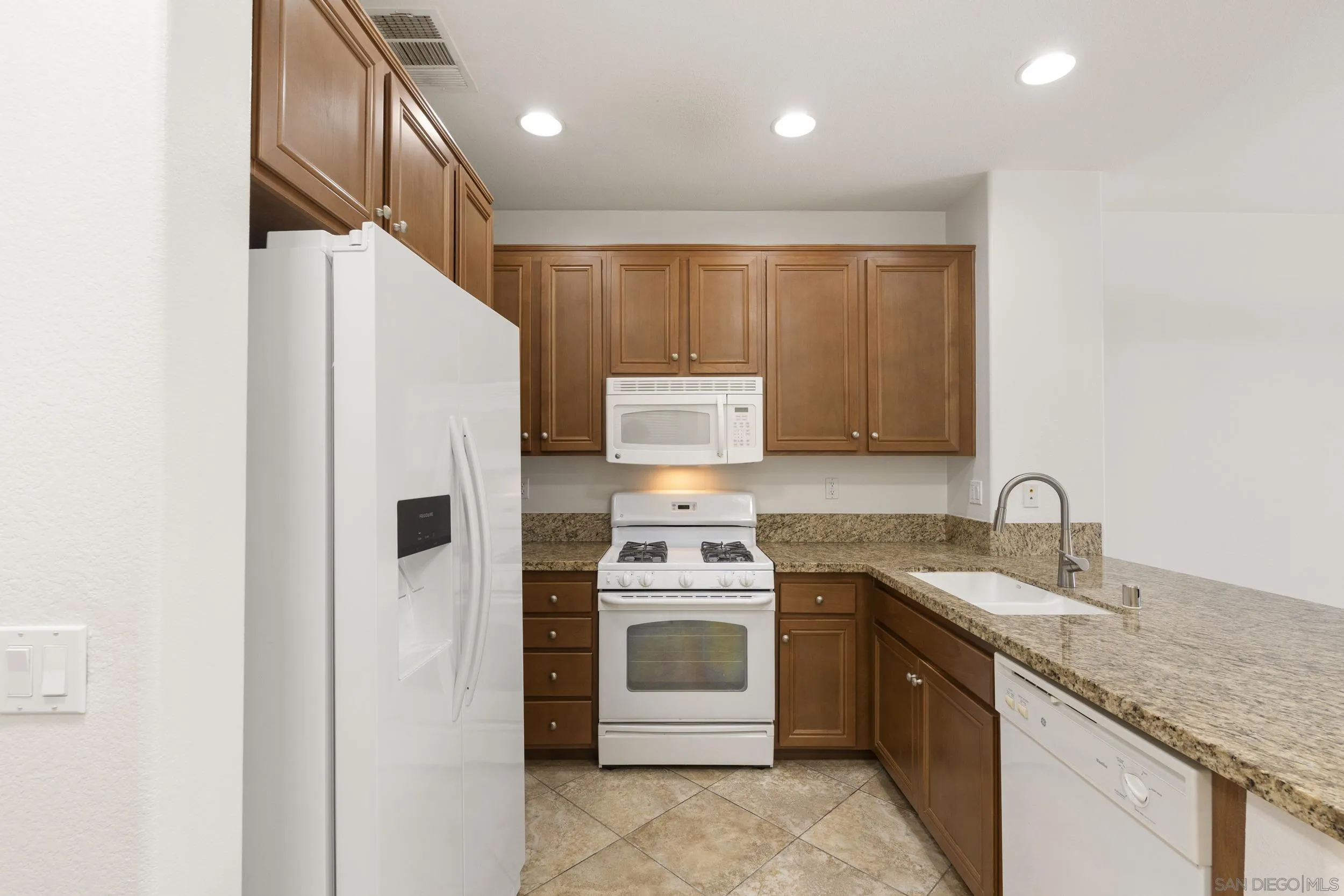 Photo #8: 260015709 Listing: Photo #8
