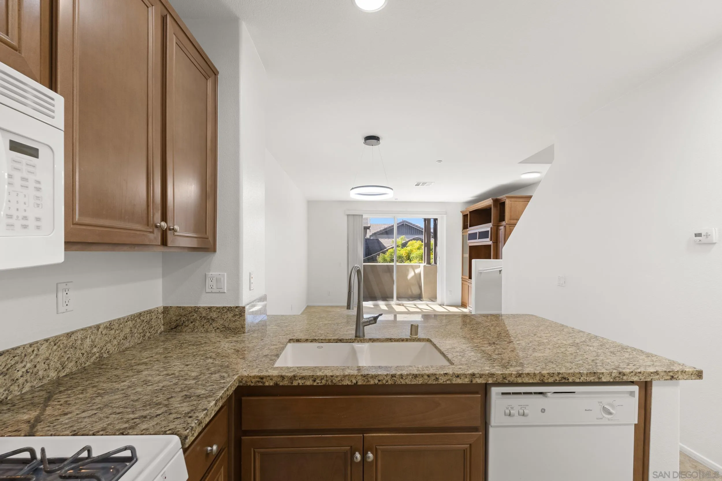 Photo #11: 260015709 Listing: Photo #11