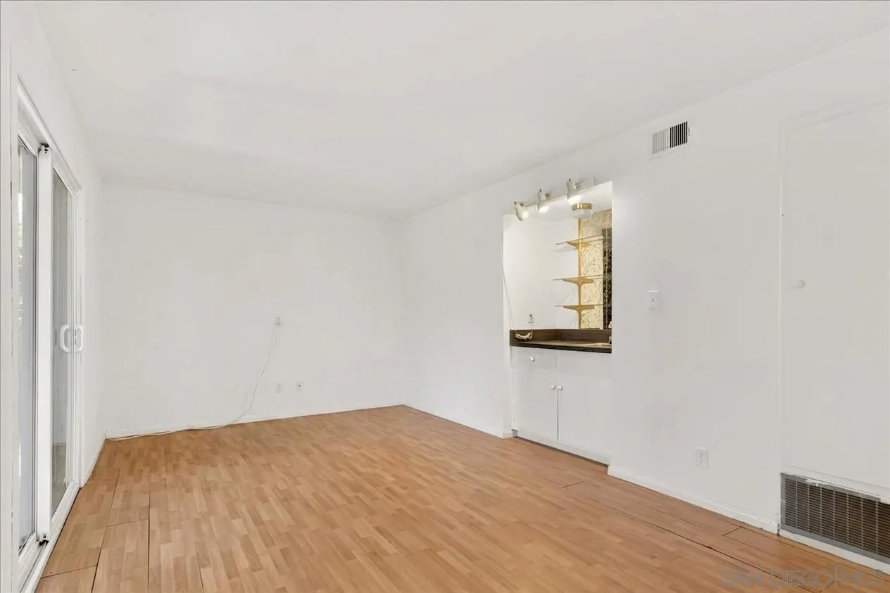 https://cdn.realtyfeed.com/cdn/127/260015711/898a9d80a6dbfee26a97d9bdd6dcdb35.webp