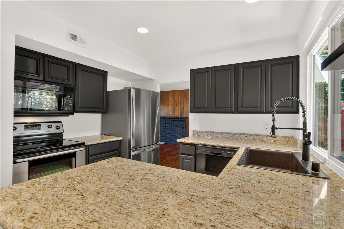 https://cdn.realtyfeed.com/cdn/127/260015711/bdbd2d8fe336c5c38e36bd24599b8710.webp