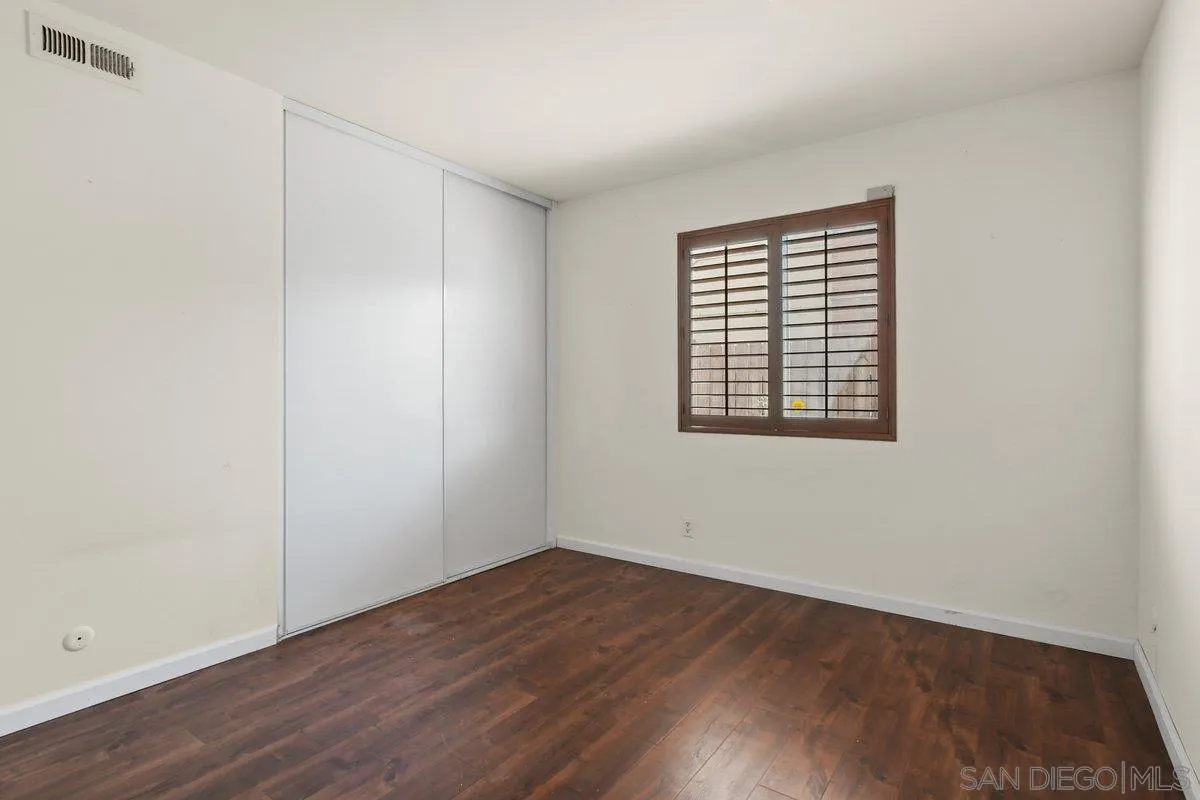 https://cdn.realtyfeed.com/cdn/127/260015711/fb0af47c14cb9844e9d18cb32292a894.webp