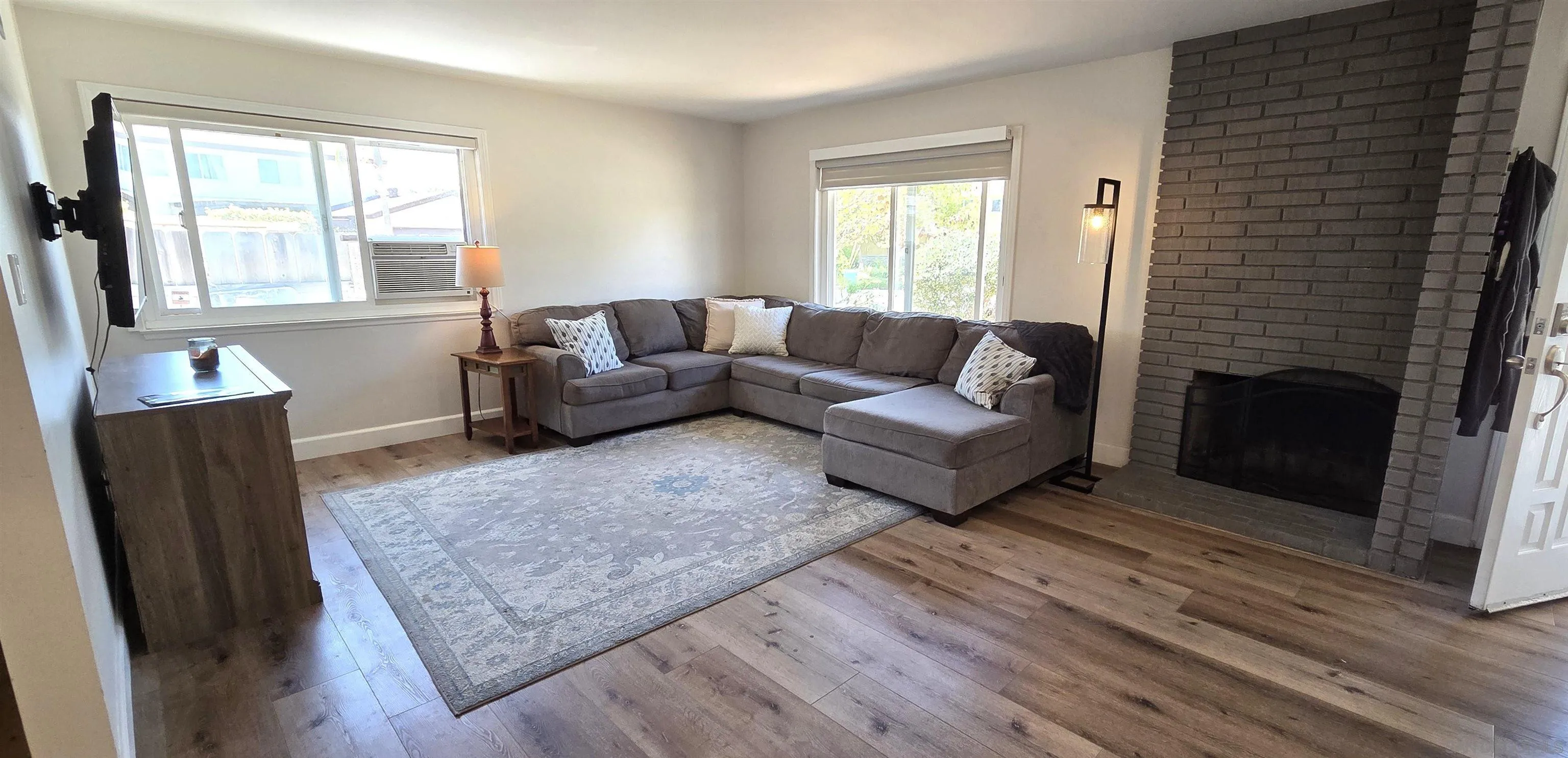 https://cdn.realtyfeed.com/cdn/127/260015712/13d47913ac35f6269f3e787aeeaddfff.webp